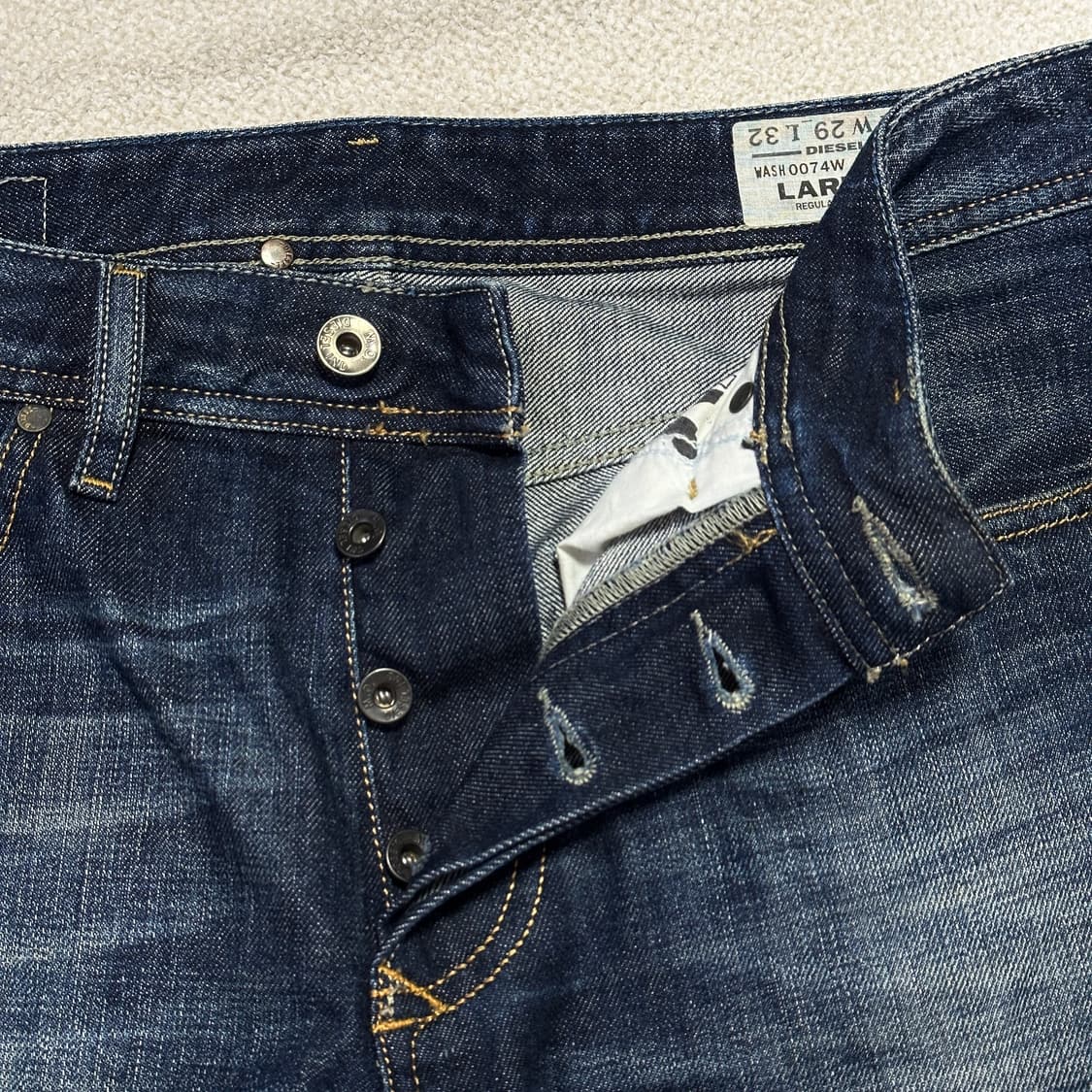 디젤 LARKEE 레귤러 스트레이트 데님팬츠 상품이미지6
