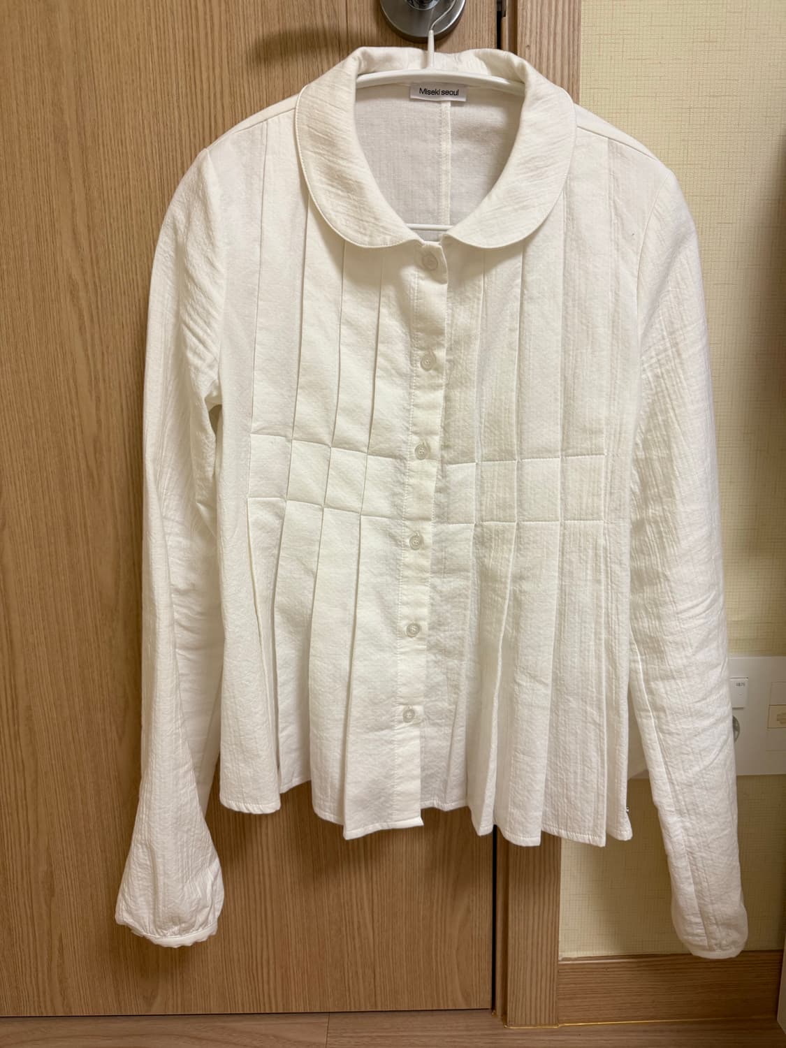 미세키서울 miseki seoul 라운드 칼라 플리츠 셔츠 아이보리 상품이미지2