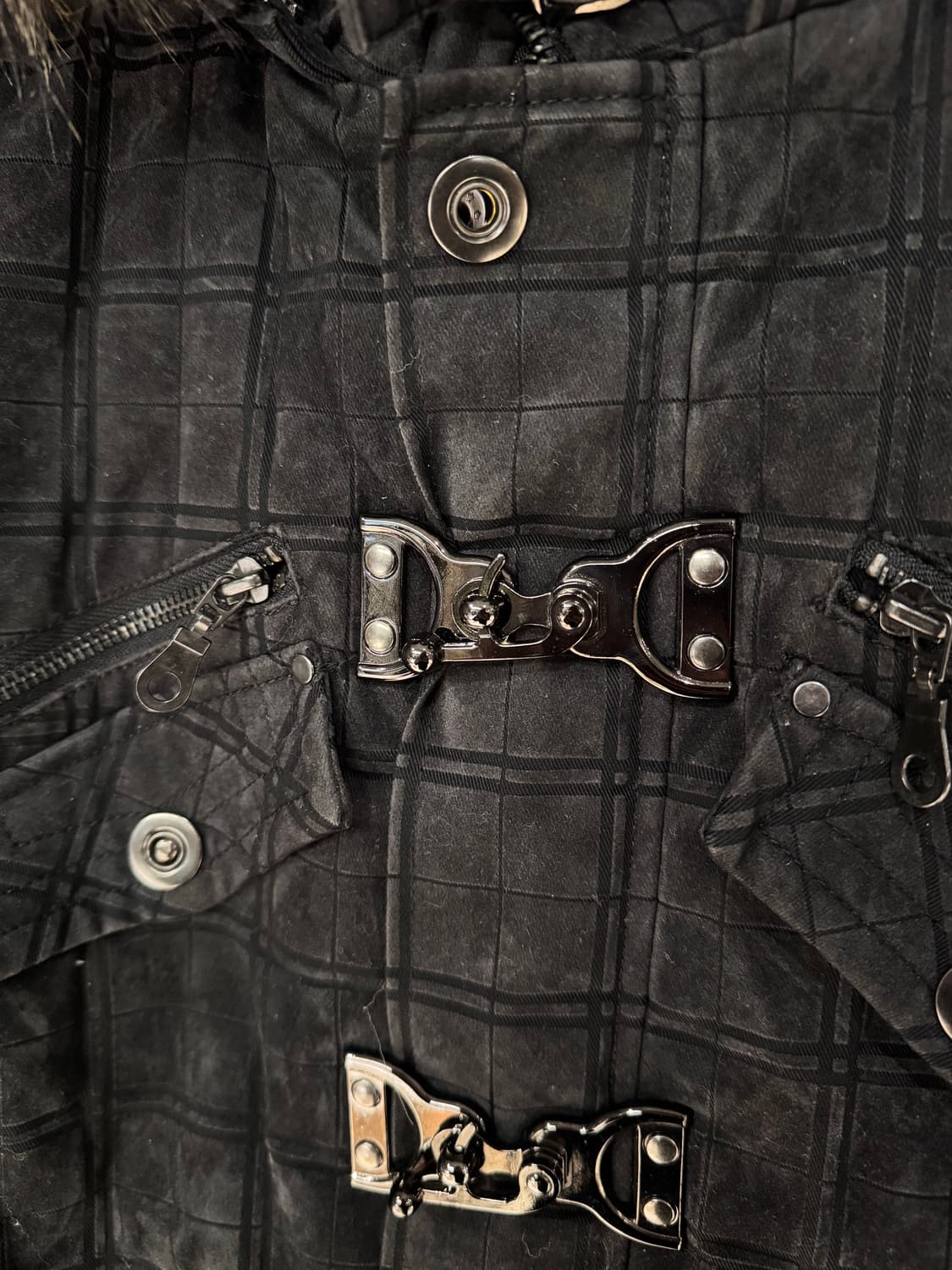 In The Attic 체크 패턴 버클디테일 퍼 후드자켓  상품이미지9