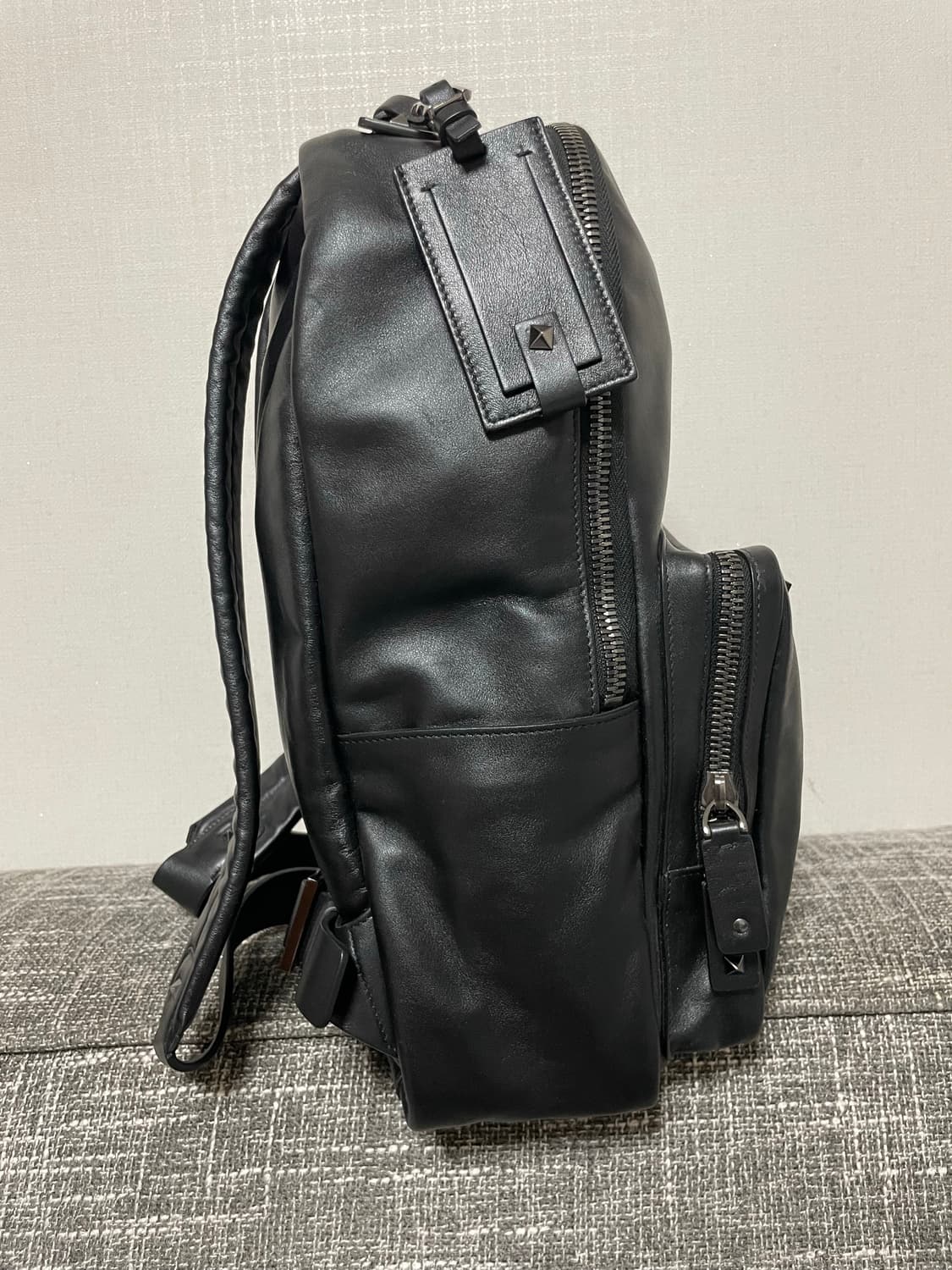 발렌티노 가라바니 스터드 가죽 백팩 새제품 상품이미지3