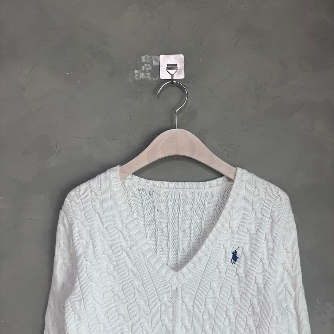 폴로 랄프로렌 꽈배기 브이넥 니트 화이트 상품이미지2