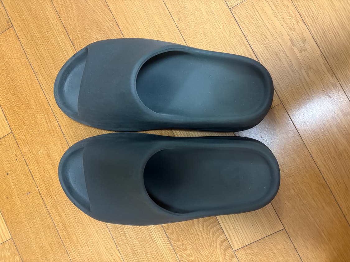 아디다스 이지슬라이드 다크오닉스 상품이미지1