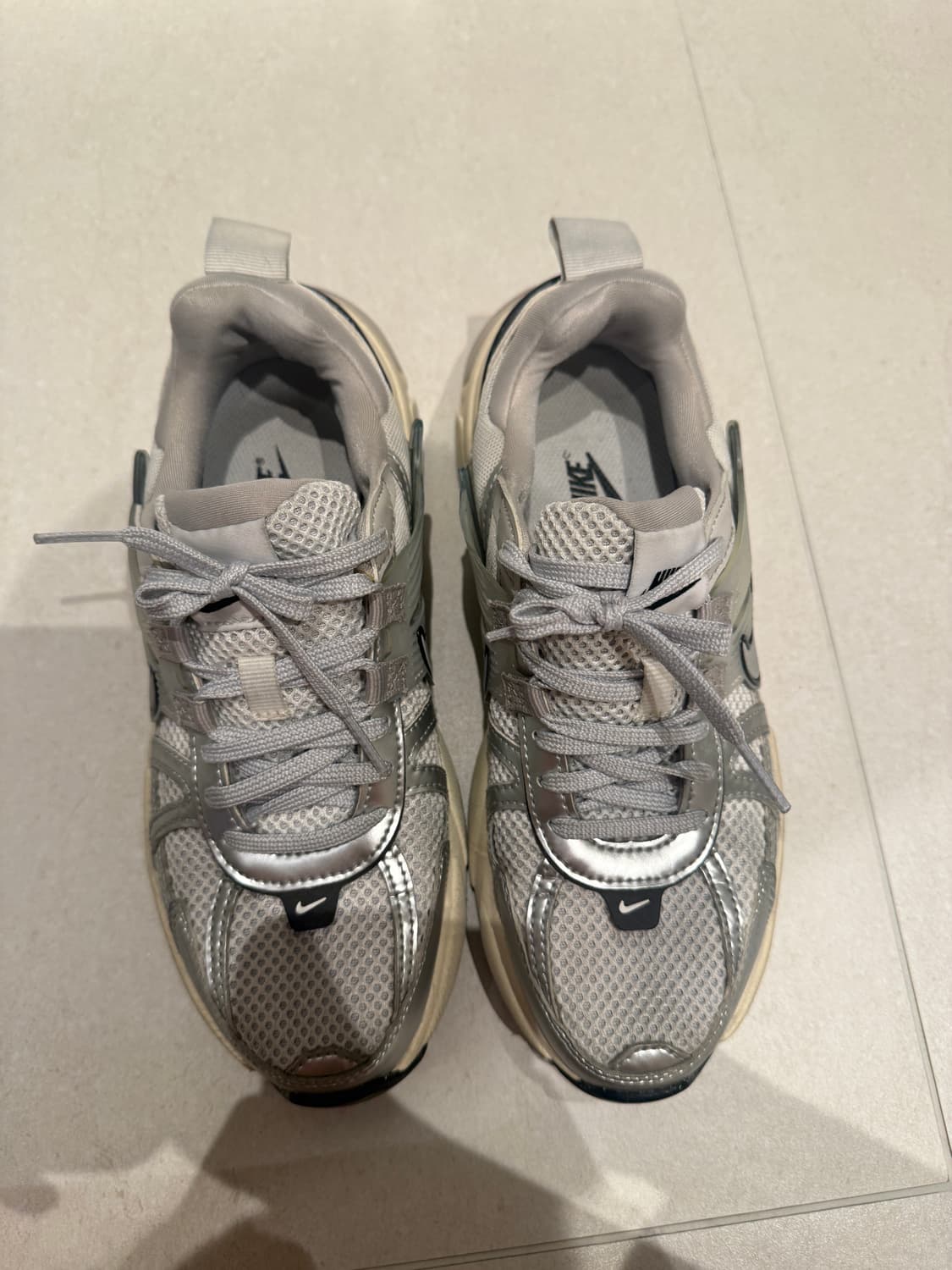 나이키 Nike V2K Run 런 서밋 화이트 메탈릭 실버 상품이미지2