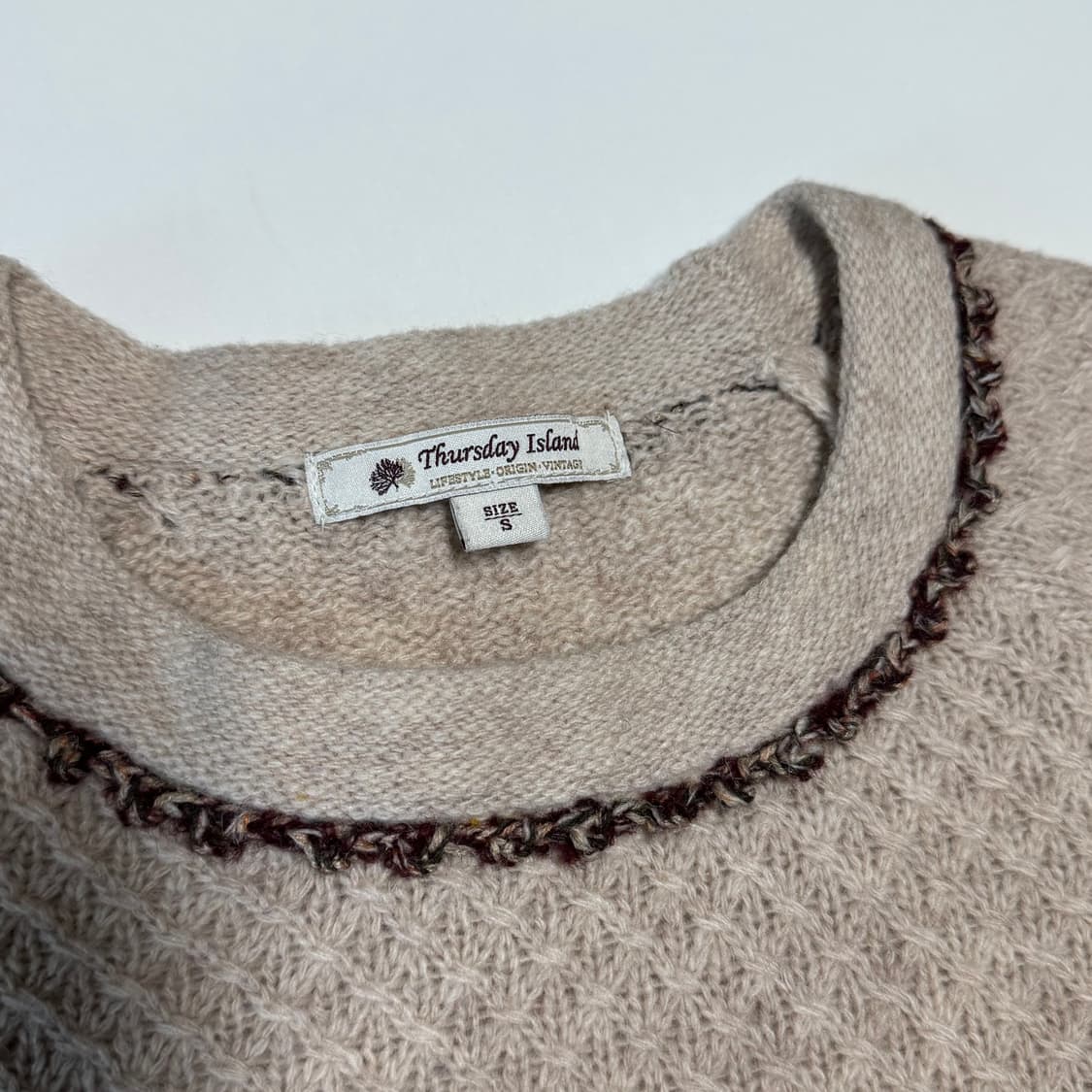 썰스데이 아일랜드 베이지 긴팔 니트 빈티지스타일 상품이미지9