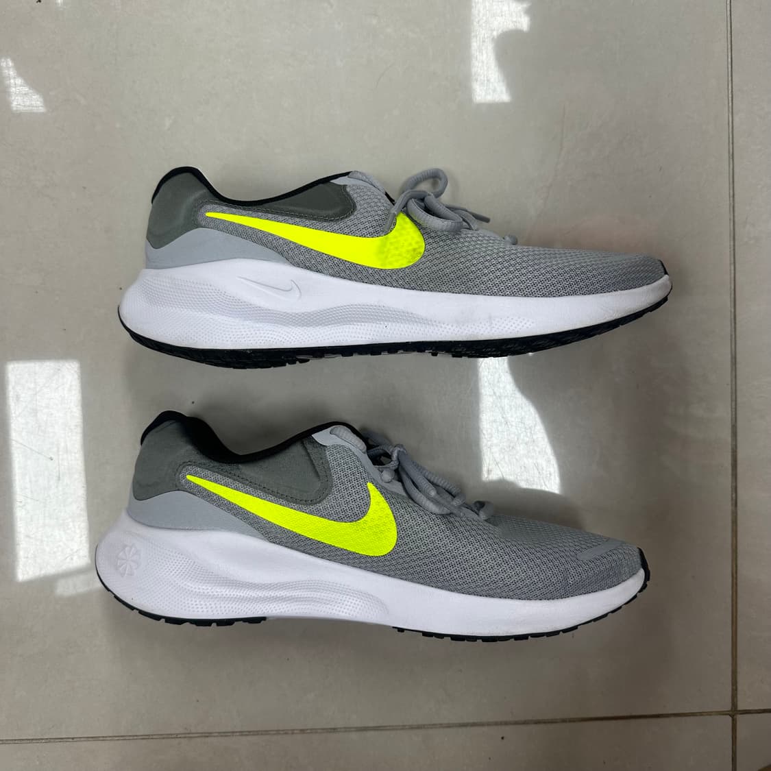 [265] 나이키 레볼루션 7 그레이 볼트 런닝화 상품이미지7