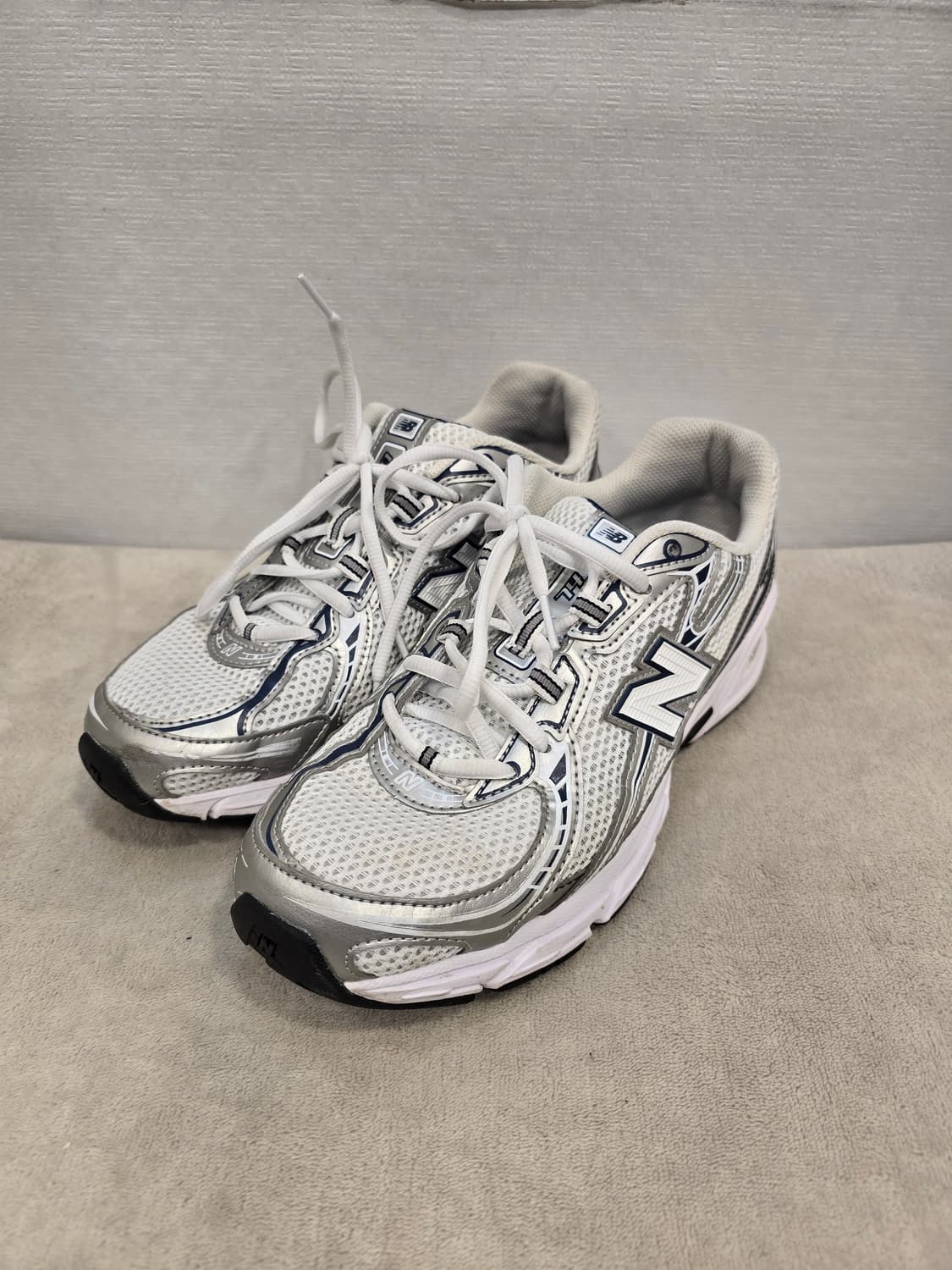 뉴발란스 740 화이트 네이비 운동화 런닝화 스니커즈 260 상품이미지1