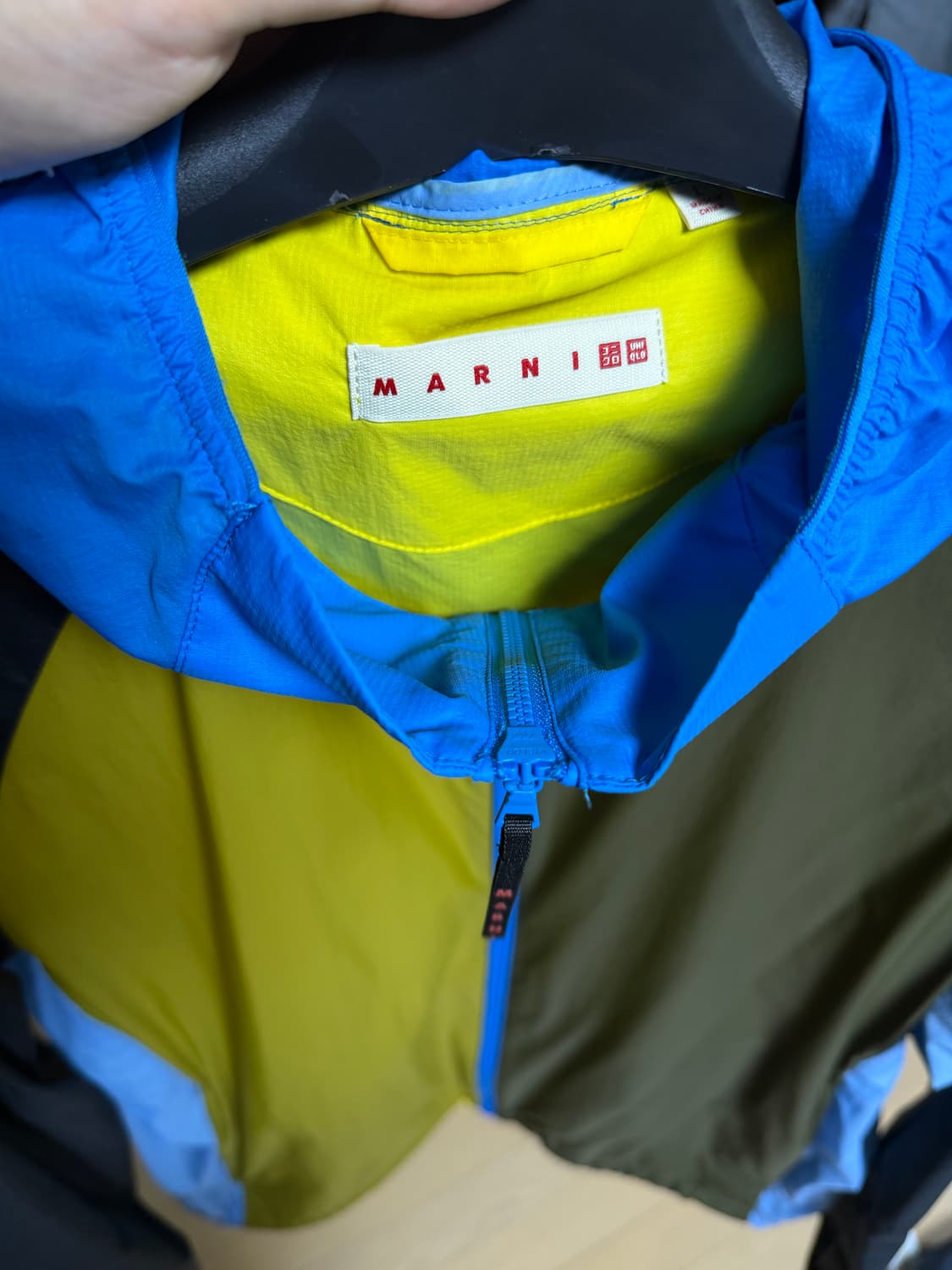 [L] 유니클로 마르니 포켓터블 바람막이 상품이미지4