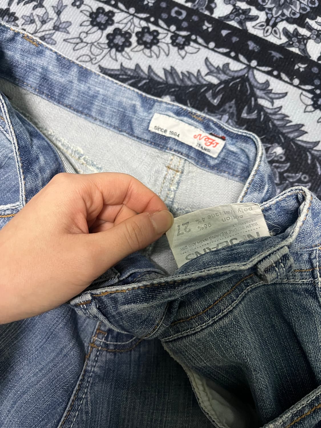 오리엔탈 큐빅 드로잉 디테일 부츠컷 연청 데님팬츠 상품이미지5