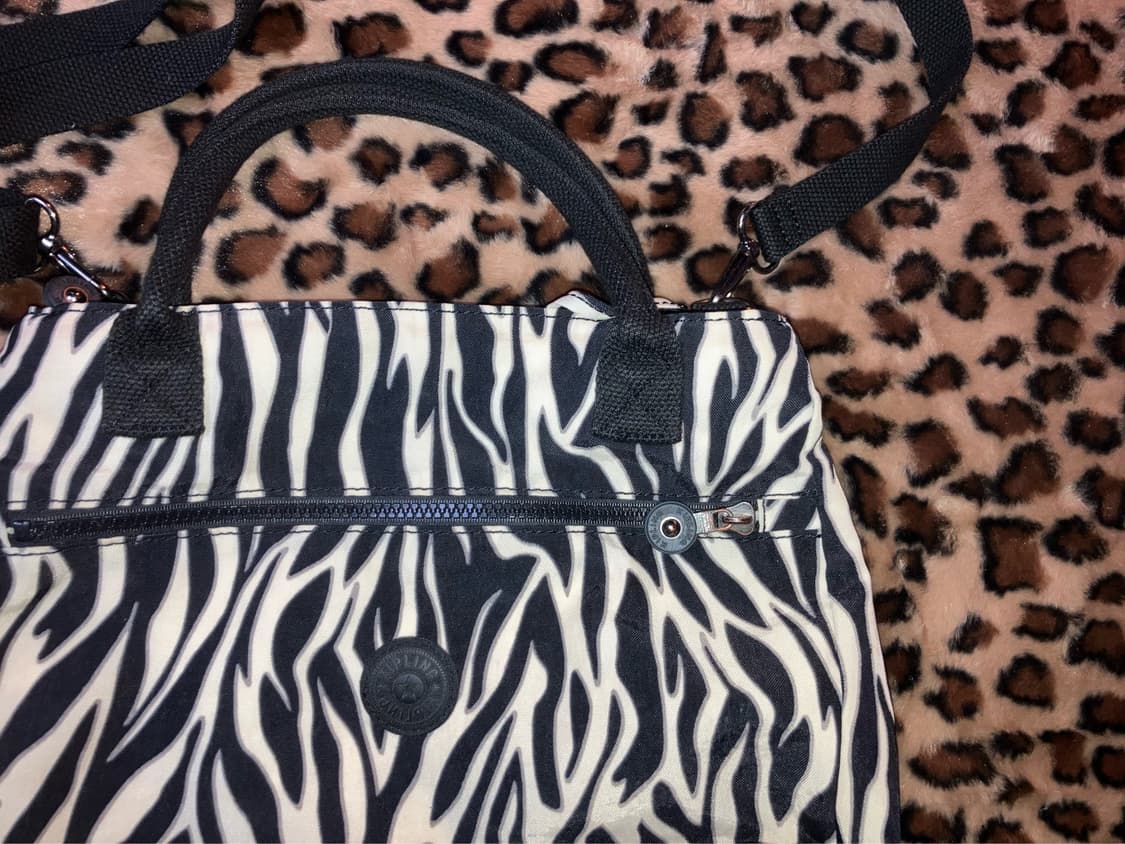키플링 지브라 크로스백 상품이미지3
