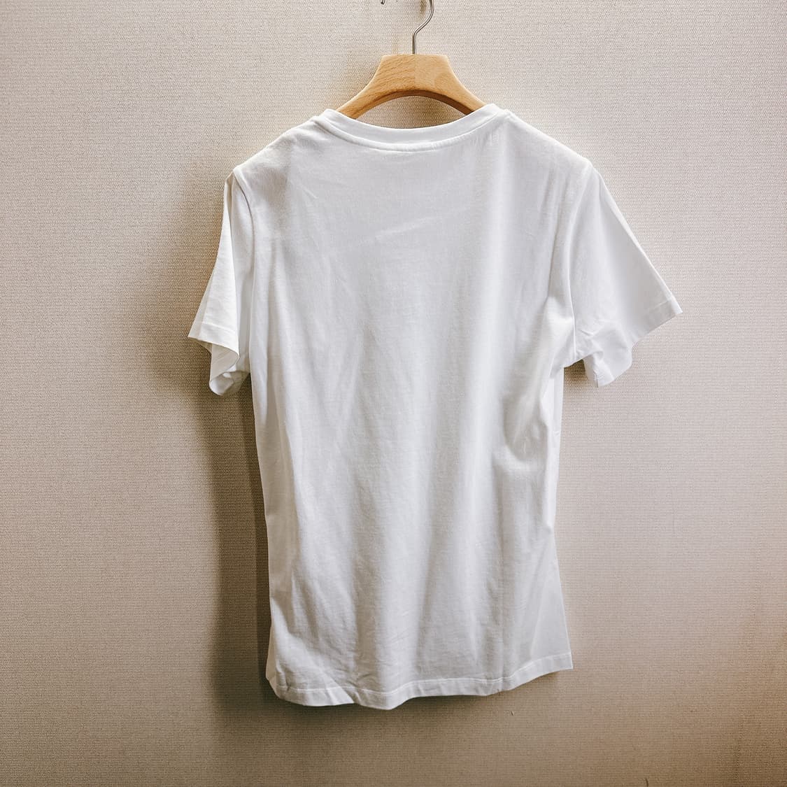 몽클레어 여성 로고 패치 화이트 티셔츠 상품이미지4