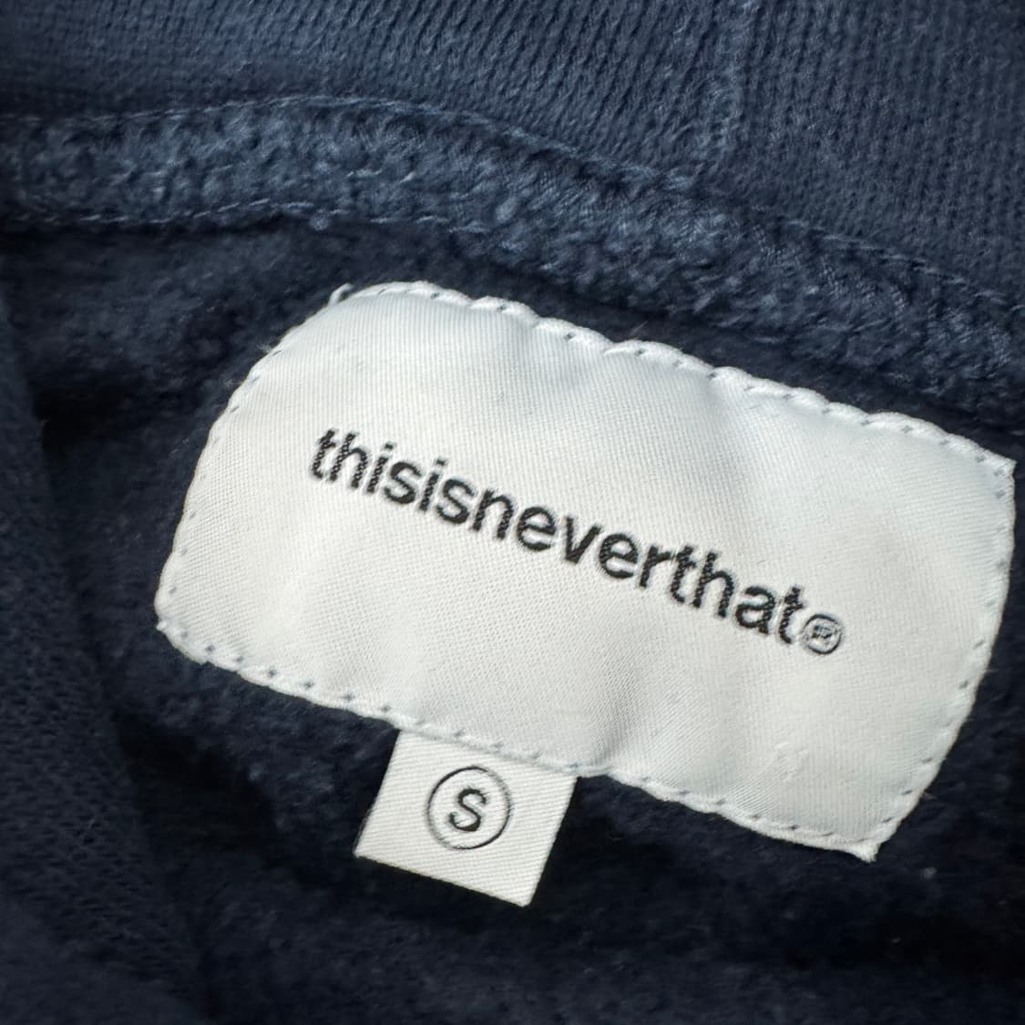S 디스이즈네버댓 빅로고 네이비 후드 티셔츠  상품이미지4