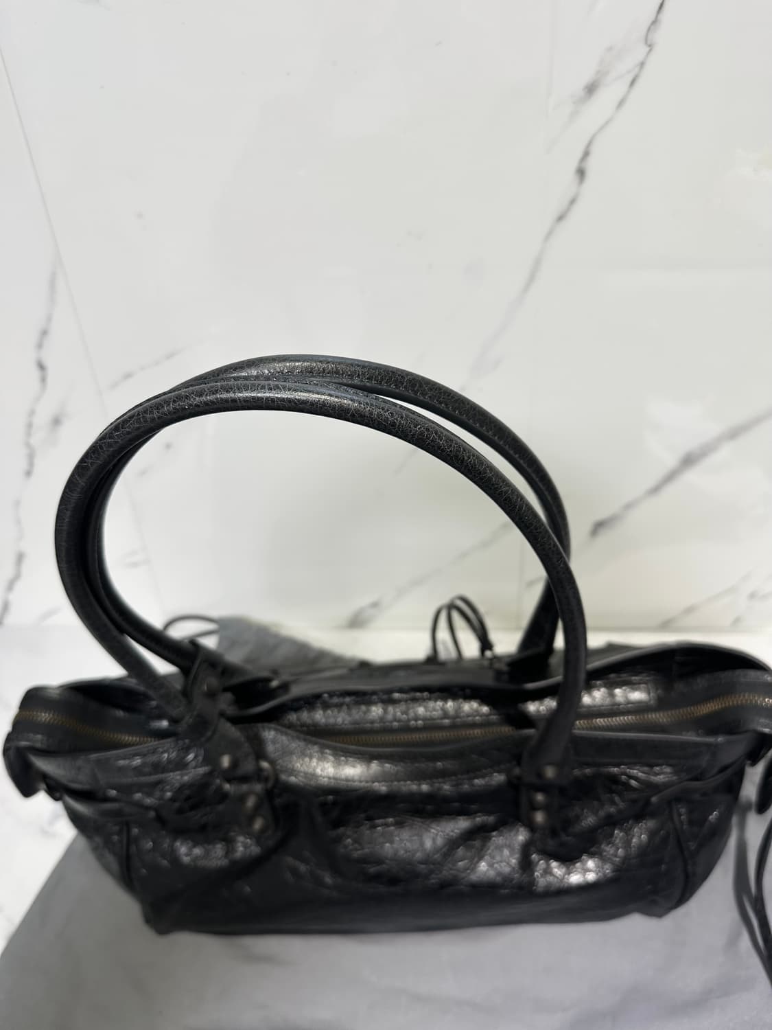 [새상품급 정품] 발렌시아가 르 시티 모터백 이스트웨스트 블랙 상품이미지3