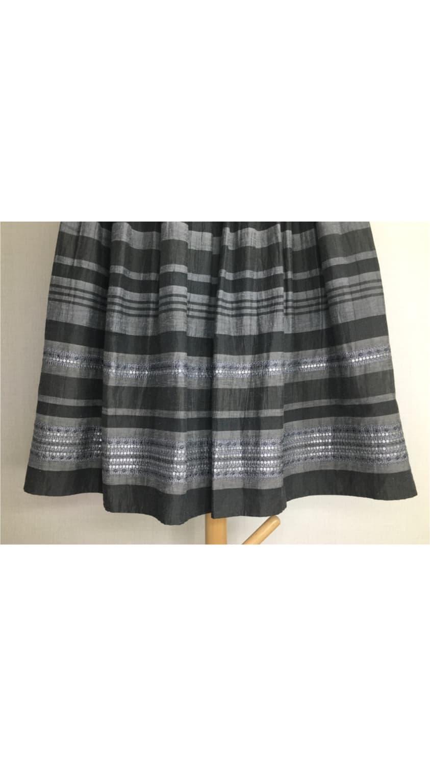 꼼사 데 모드 블랙 차콜 스트라이프 밴딩 스커트 상품이미지3