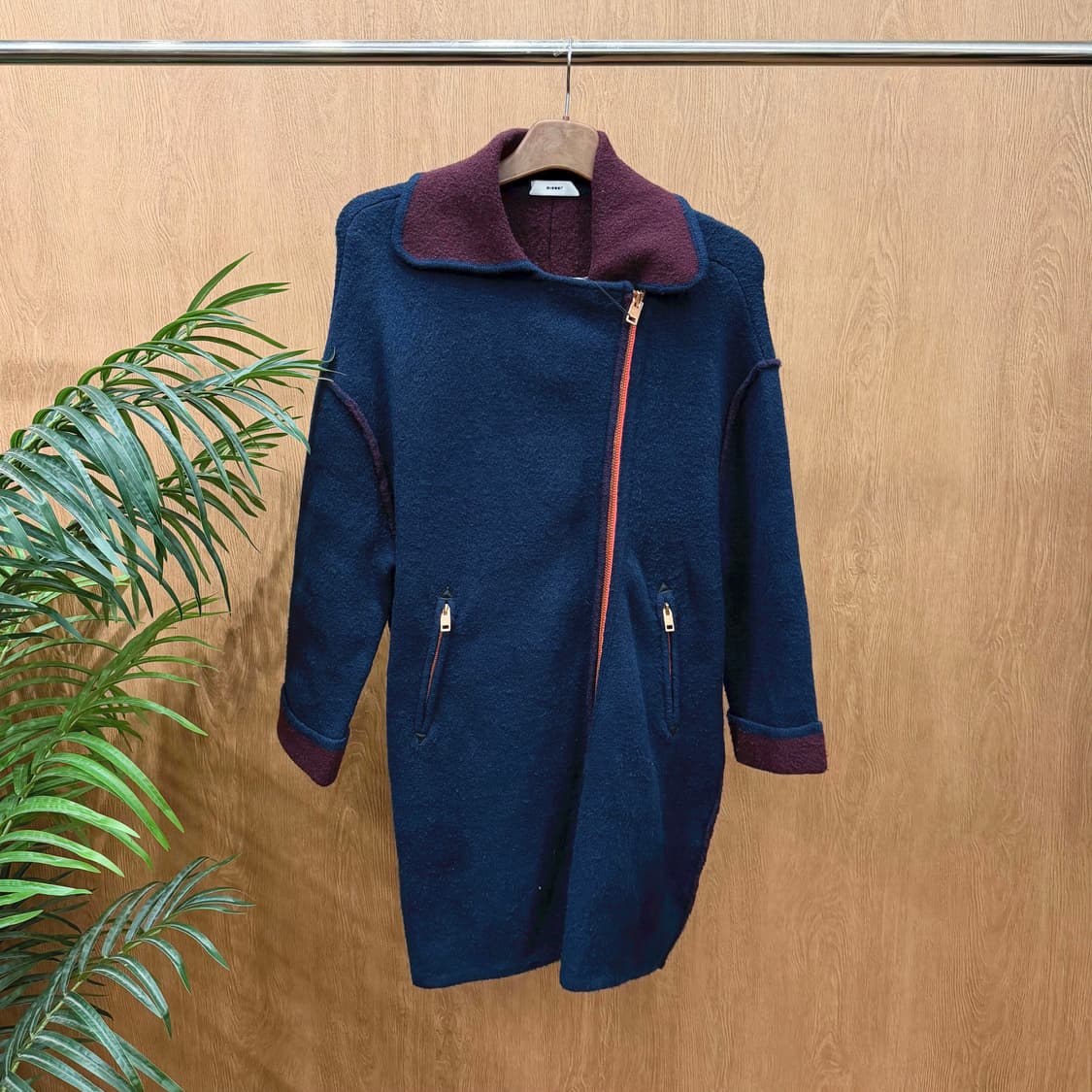 디젤 하프 코트 버건디 배색 언밸런스 사선 지퍼 디테일 레귤러핏 네이비 상품이미지1