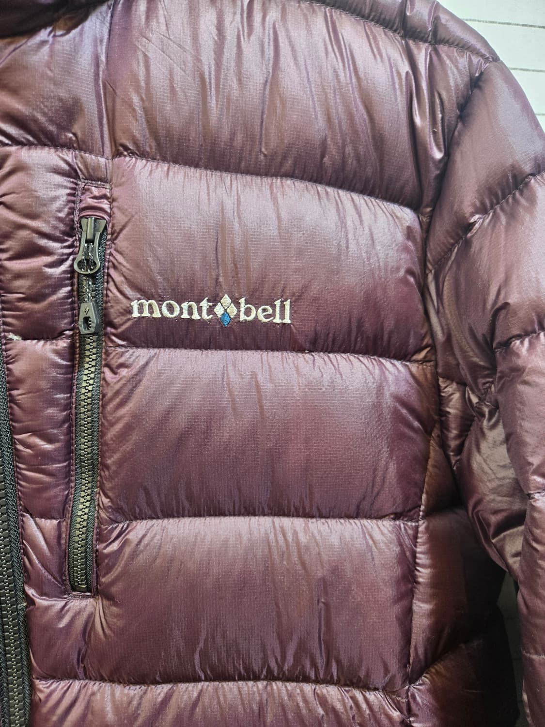 몽벨 경량패딩 버건디후드 상품이미지3