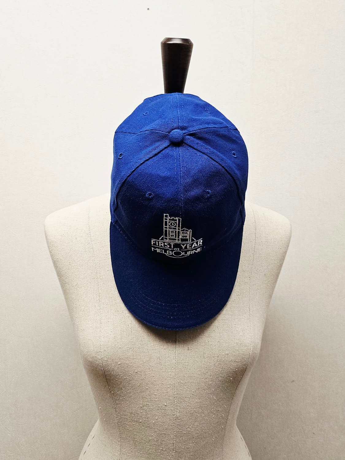 (새상품)호주 멜버른 대학교 딥블루 시그니처 컬러 볼캡 상품이미지1