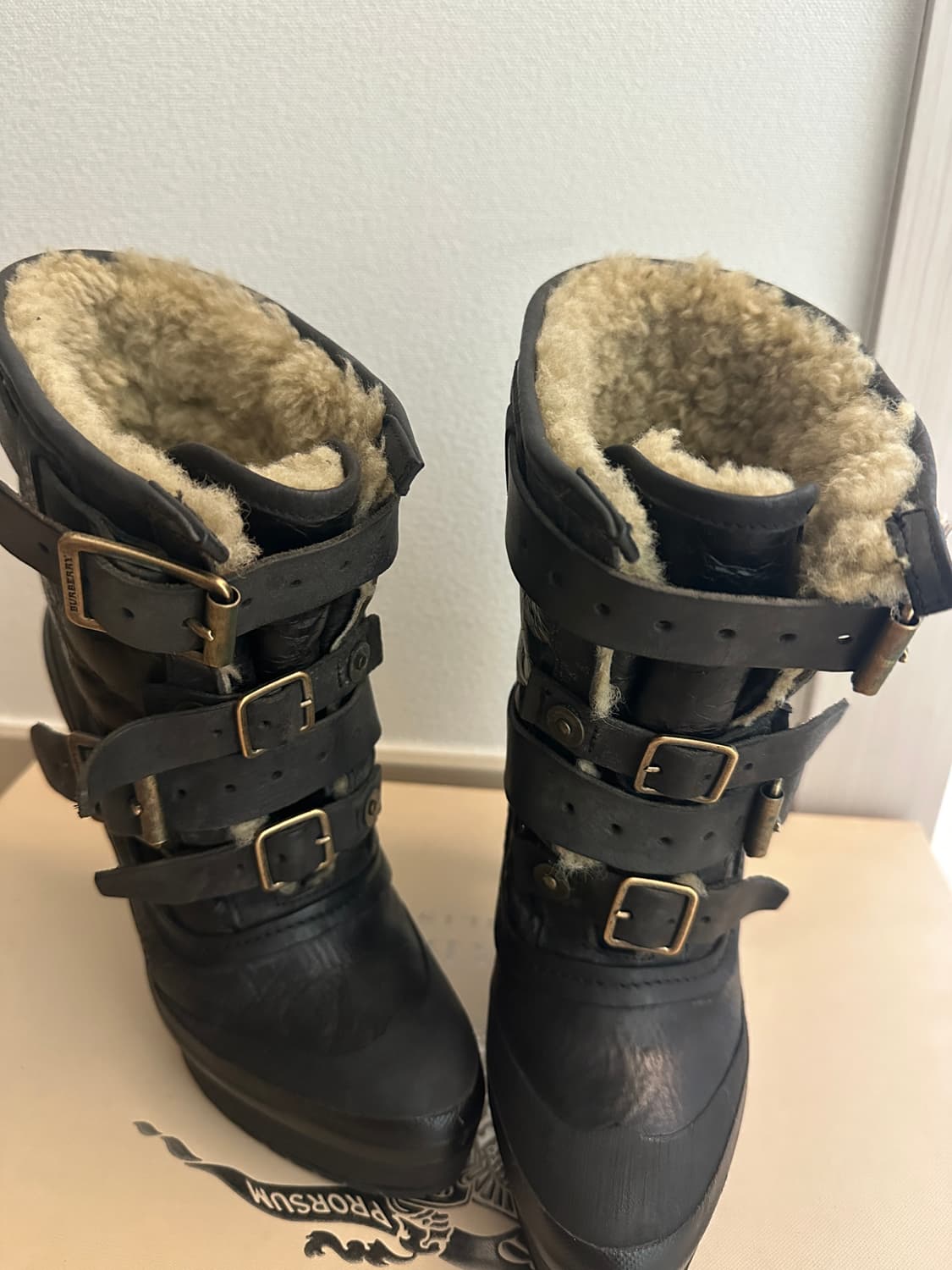 Burberry prorsum 버버리 프로섬 부츠힐 양털 시어링 풀박 상품이미지5