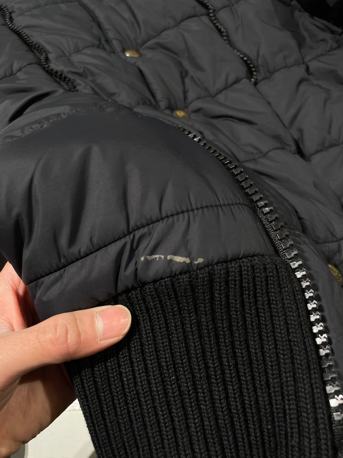 비비안 웨스트우드 맨 블랙 암 로고 패디드 점퍼 상품이미지9