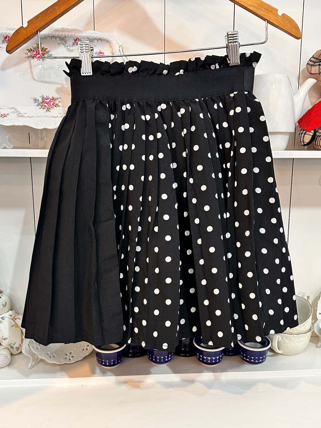 러브라비 도트 플리츠 스커트 블랙 상품이미지4