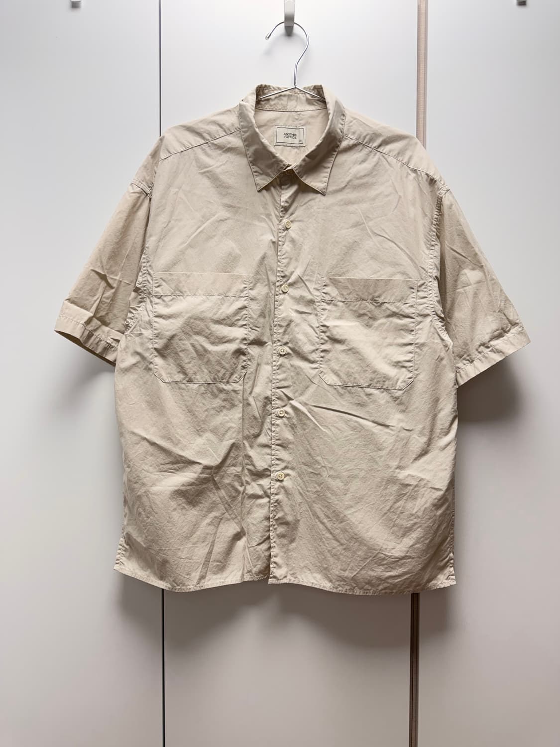 어나더오피스 라이터 셔츠 아몬드 밀크 01 상품이미지2