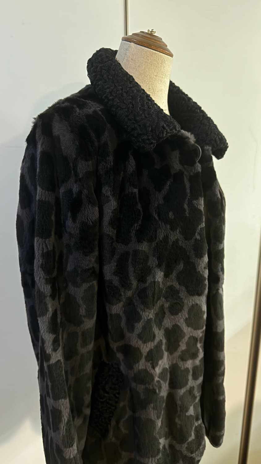 레오파드 무늬의 밍크 자켓입니다 상품이미지8