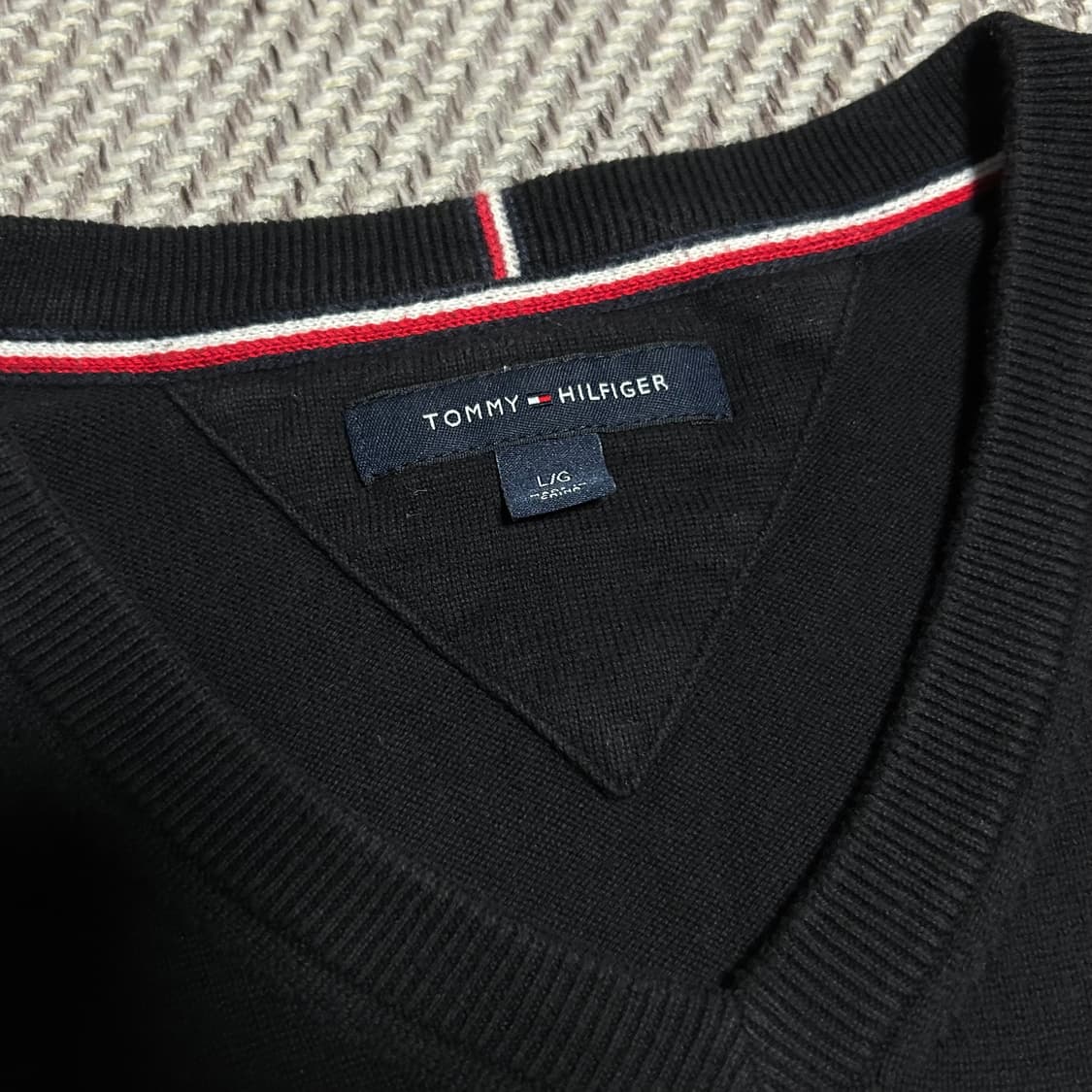 [M] Tommy 타미힐피거 블랙 코튼 브이넥 니트 상품이미지5