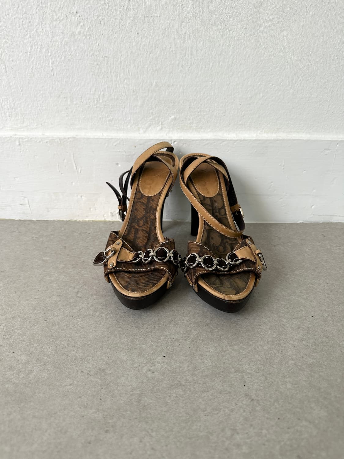 디올 레이디 디올 아카이브 하트참 체인 힐 상품이미지3