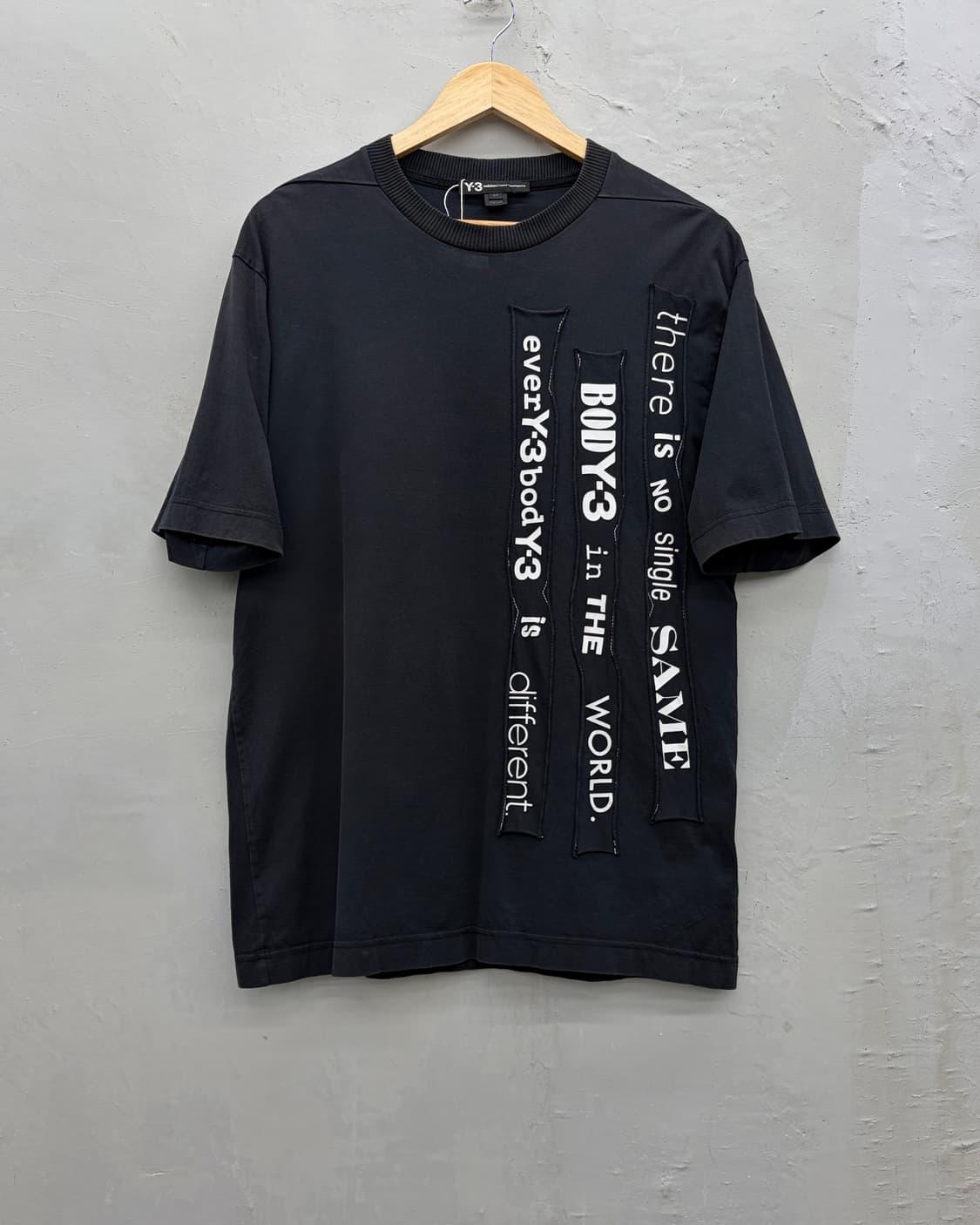 Y-3 더티패치 그래픽 티셔츠 상품이미지1