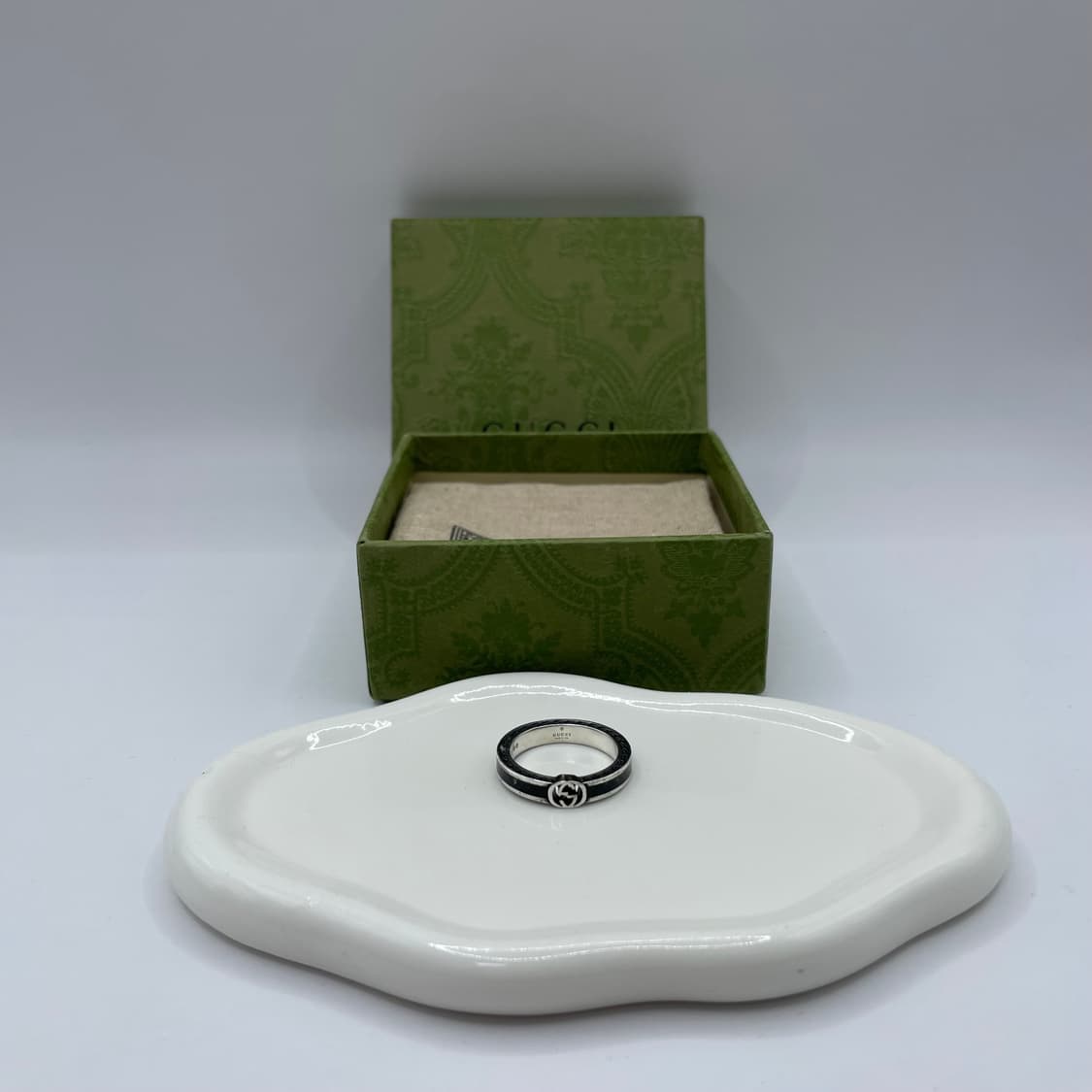 구찌 반지 16호 인터로킹 블랙 링 상품이미지1