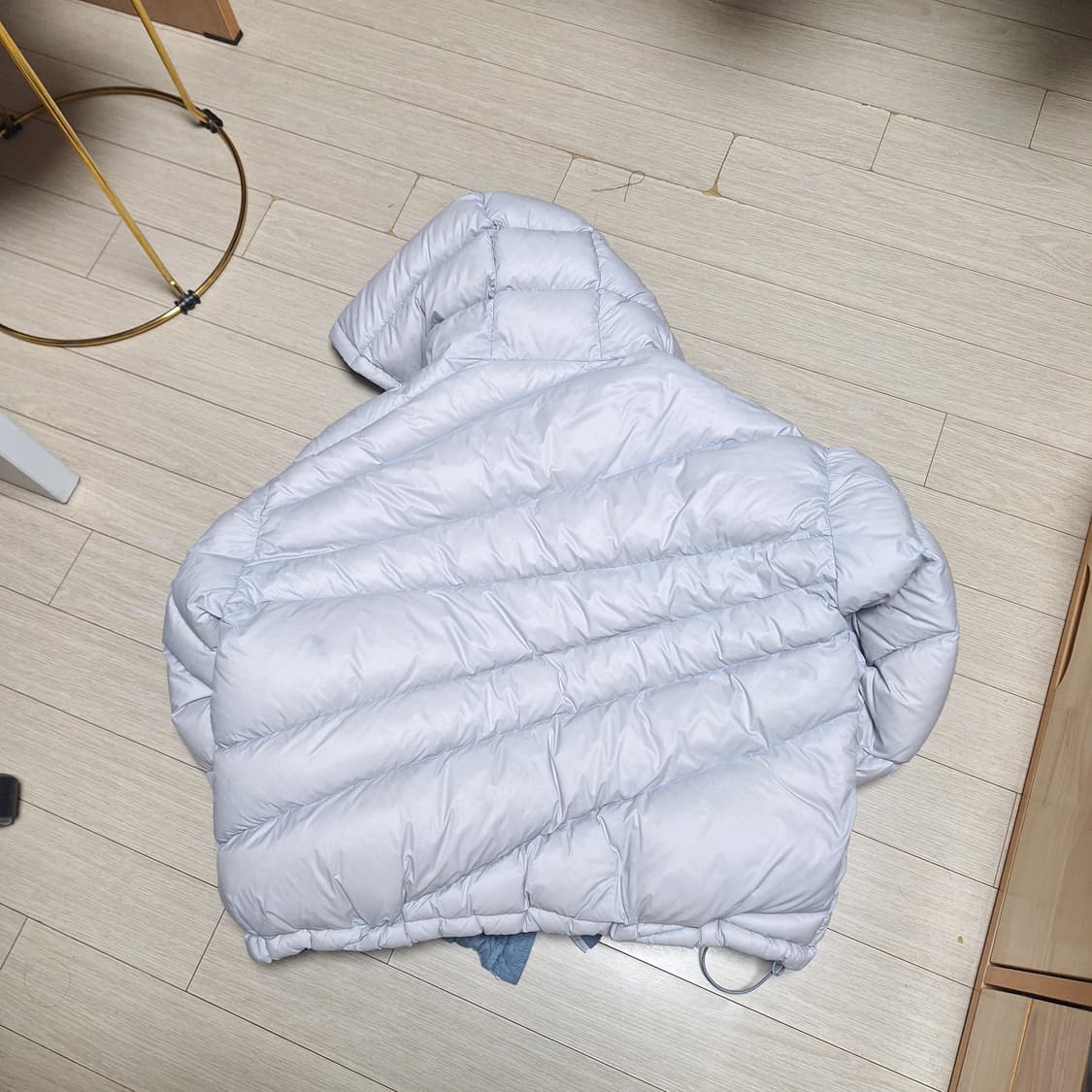 1)코인서울X밈더워드로브 다이애그널 라이닝 패딩 스카이블루 상품이미지3