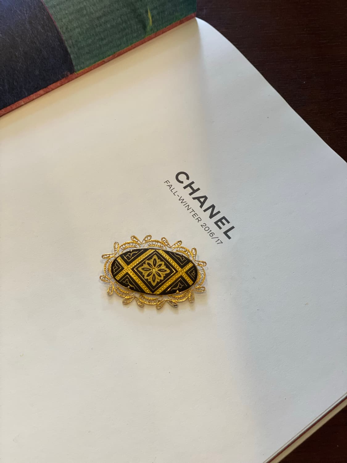 블랙 골드 오벌 브로치 상품이미지1