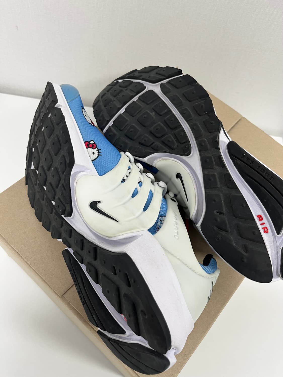 나이키 x 키티 에어 프레스토 270 상품이미지3