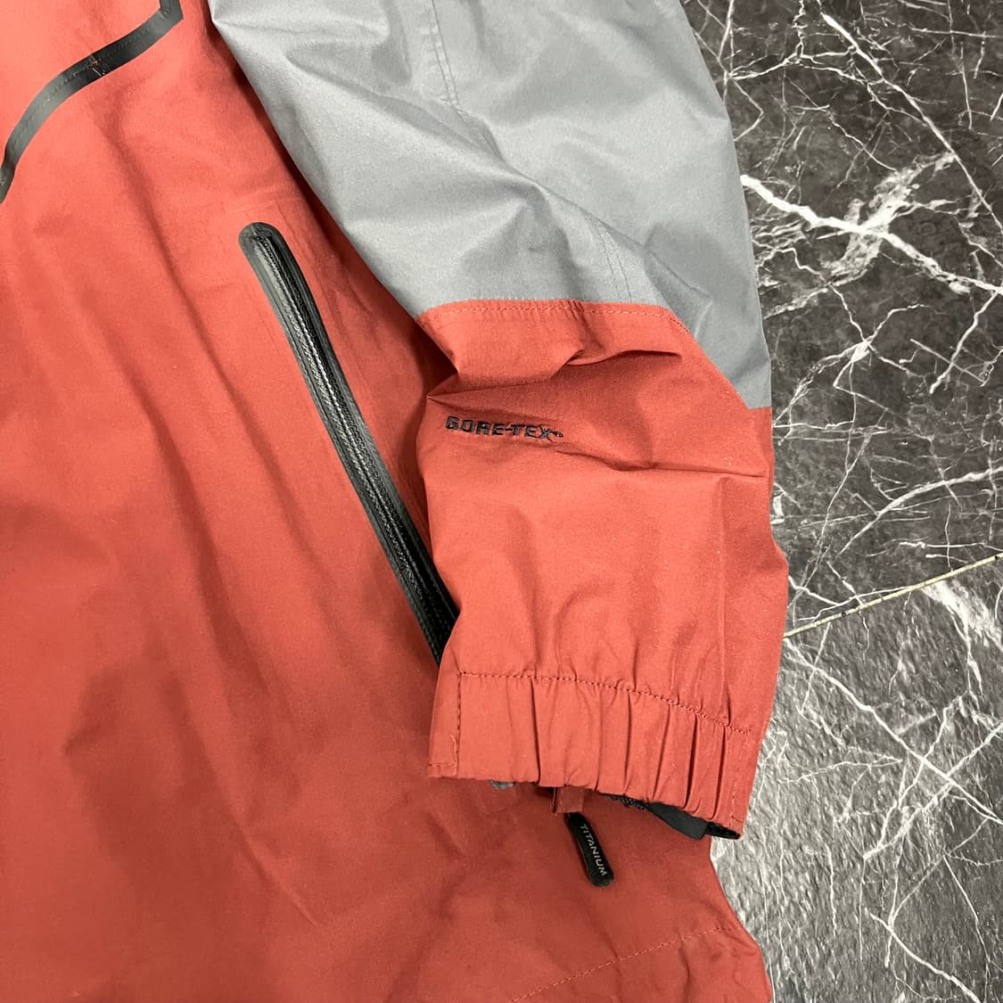 콜롬비아 티타늄 고어텍스 투웨이 후드 바람막이 자켓 상품이미지6