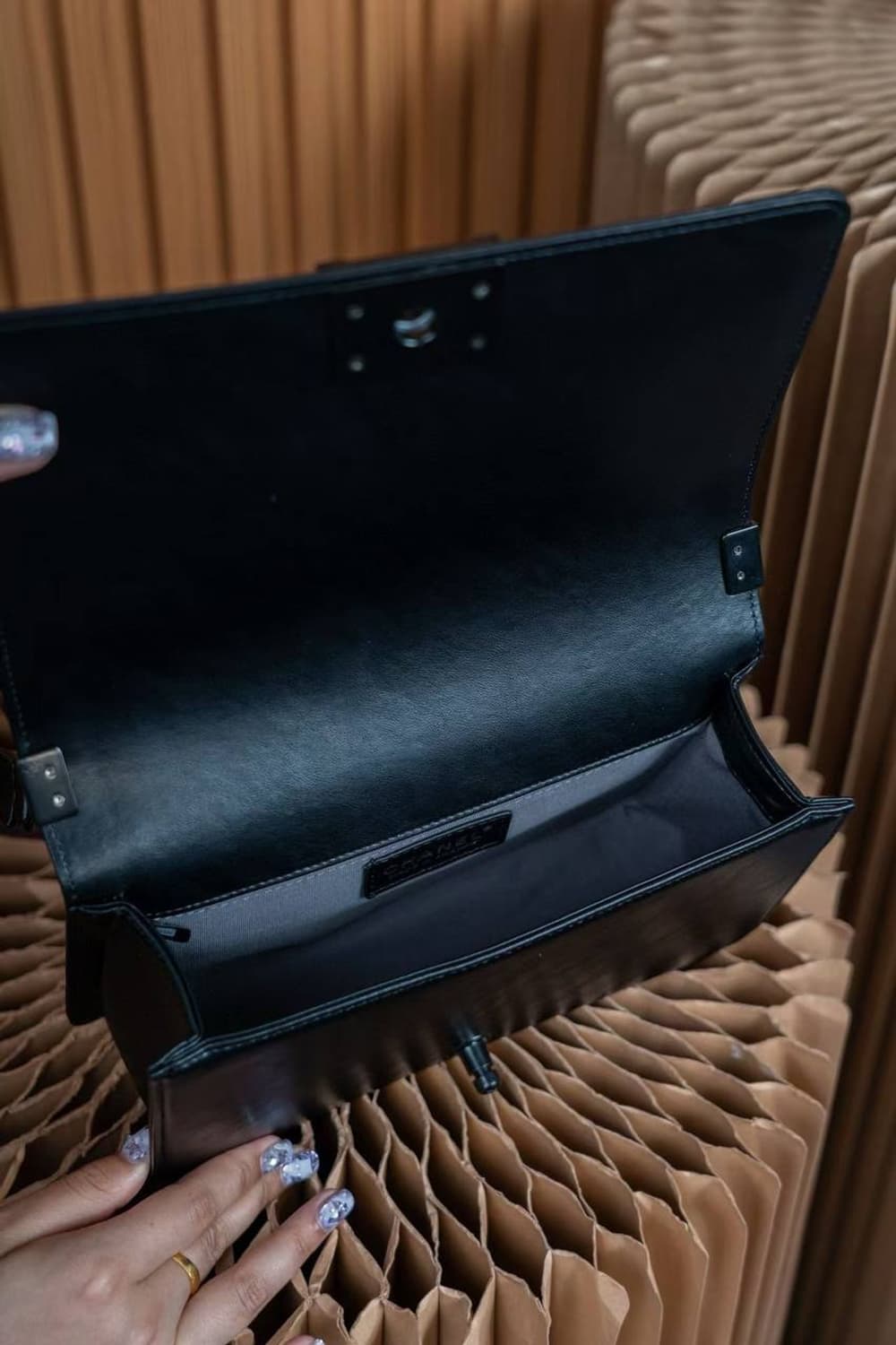 샤넬 보이 샤넬 플랩백(Chanel Boy Chanel Flap Bag) 상품이미지7