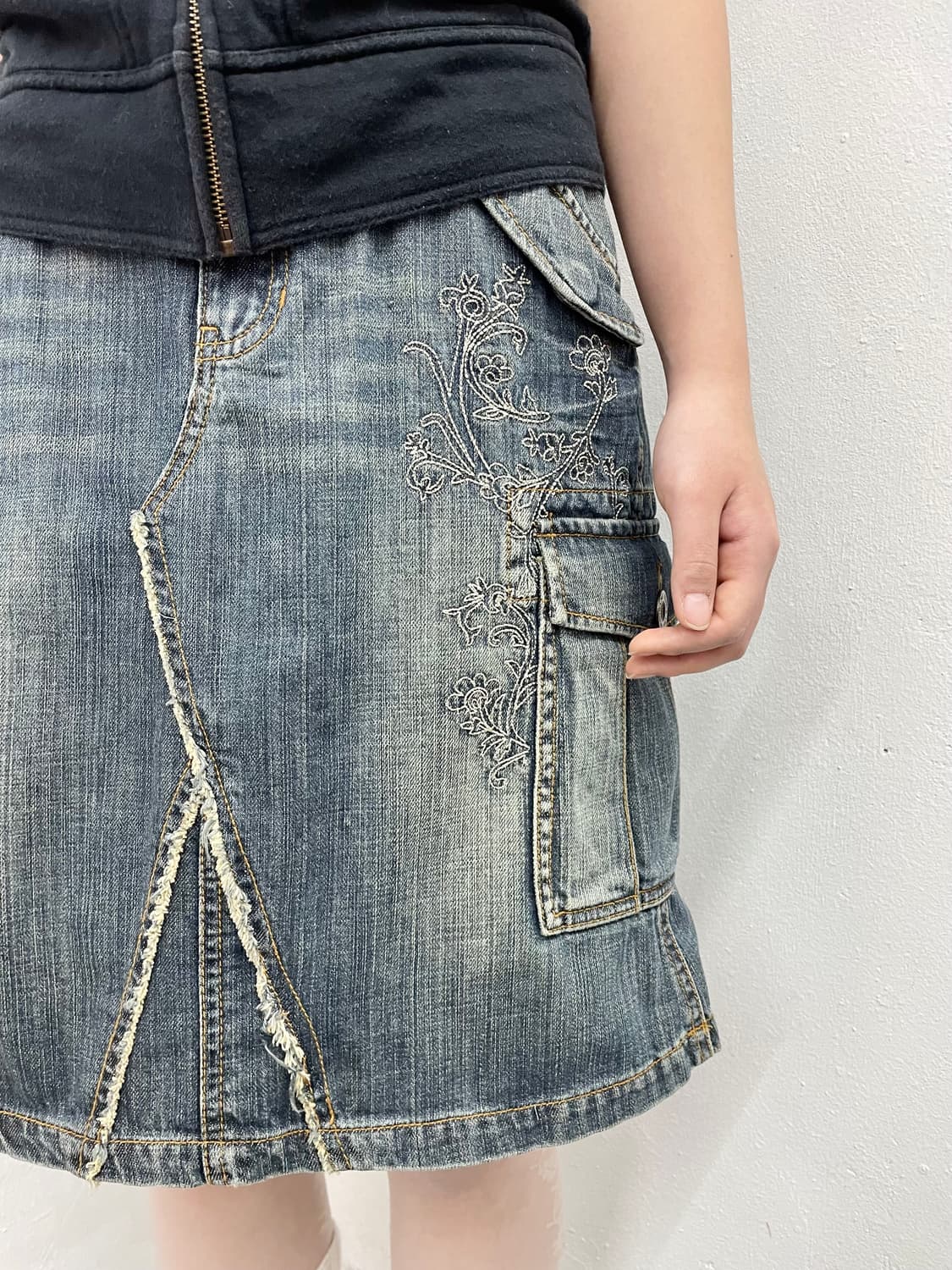 데님 절개 자수 미디 스커트  상품이미지3