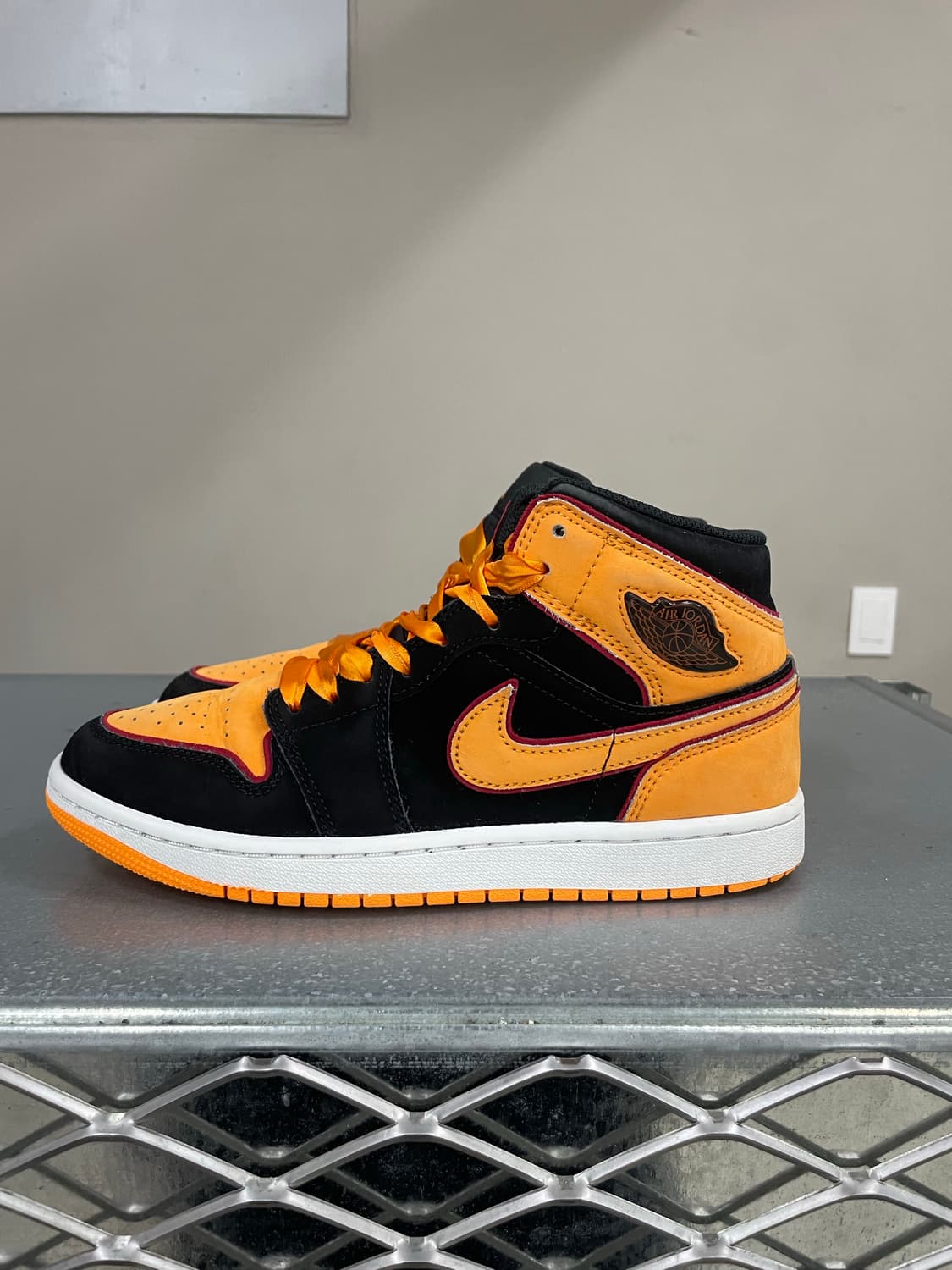 조던 1 미드 SE 250 상품이미지1