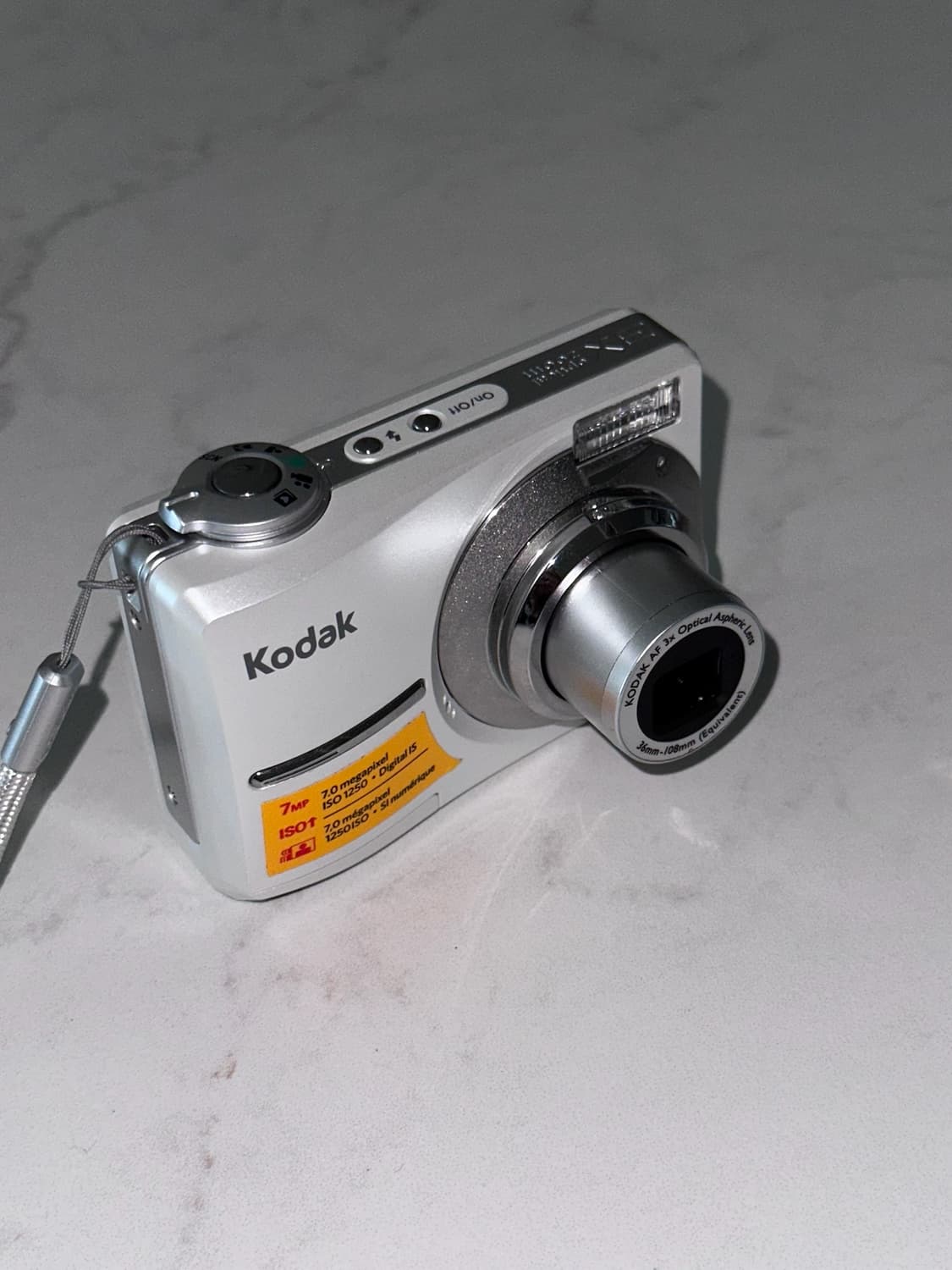 카리나 디카) 코닥 이지쉐어 c713 희귀색상 화이트 판매합니다(A+급) 상품이미지1