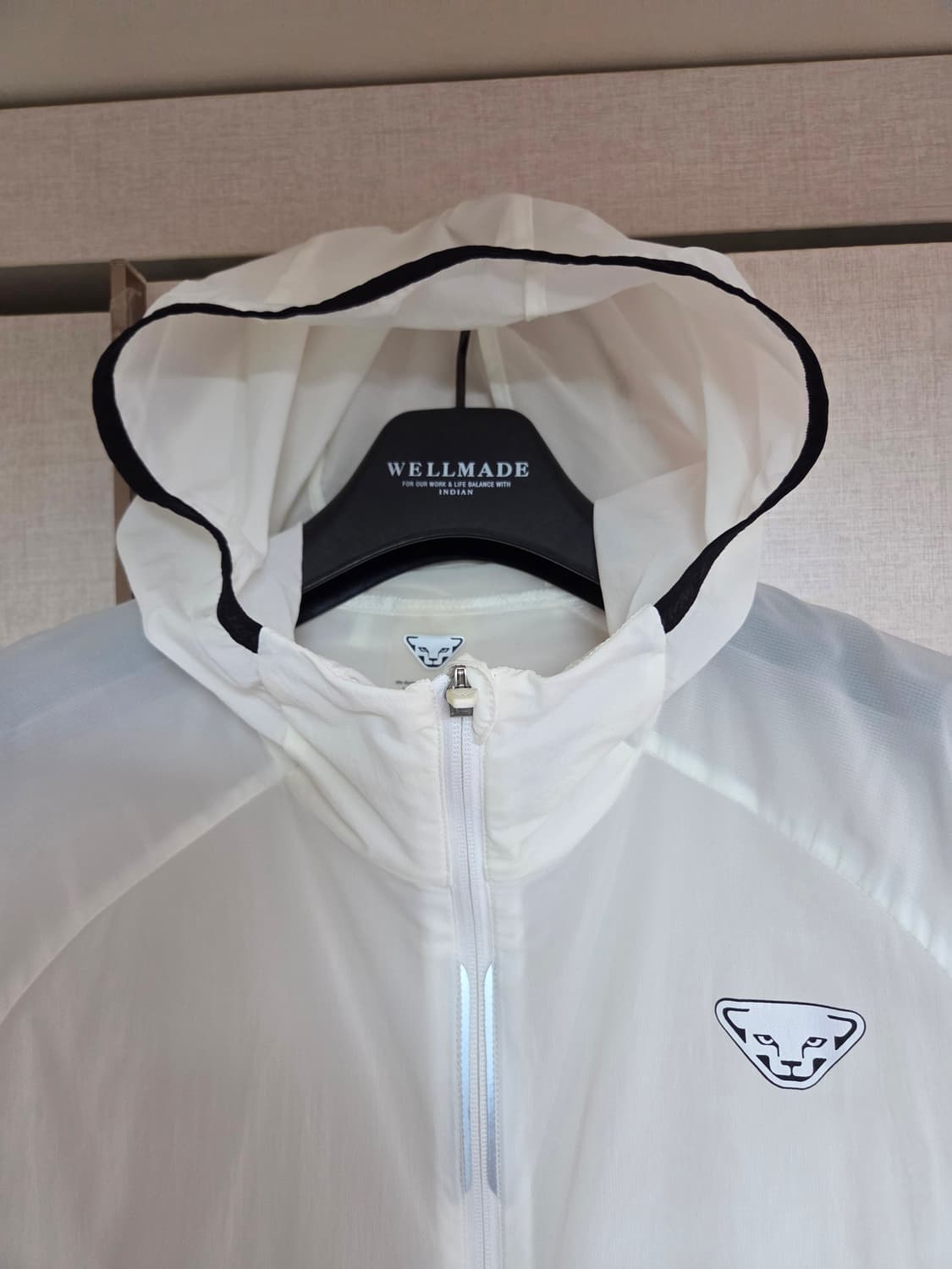 다이나핏 흰색 바람막이 후드집업105 상품이미지2