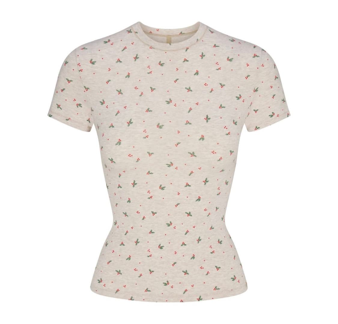 스킴스 홀리데이 에디션 티셔츠 상품이미지1