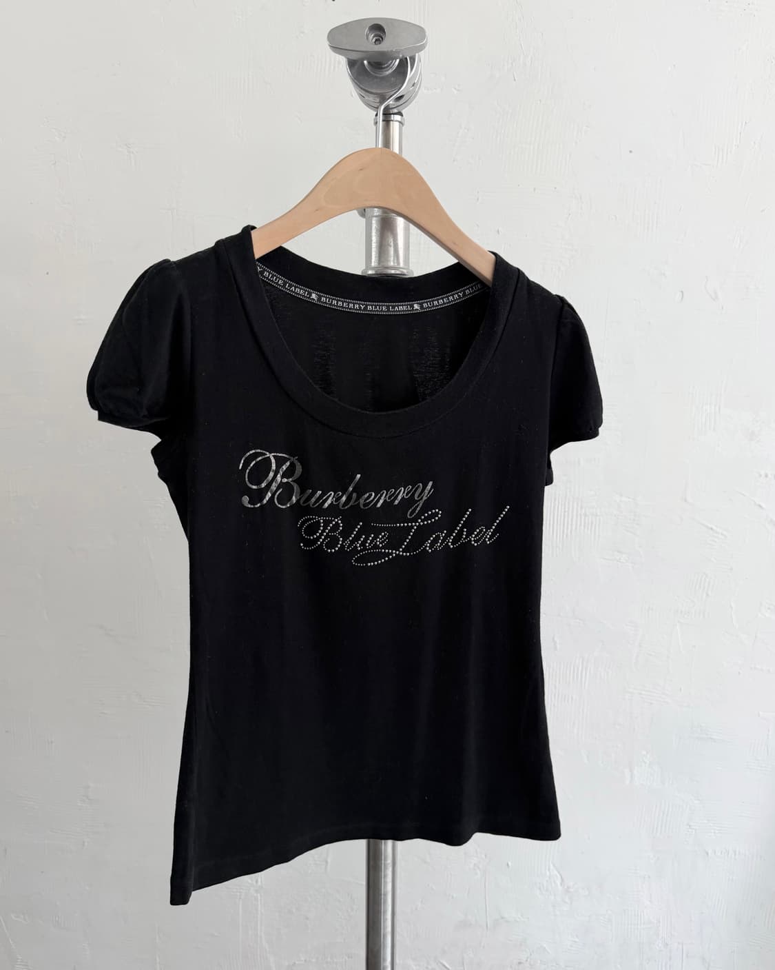 Burberry 버버리 블루라벨 블랙 큐빅 레터링 퍼프 티셔츠 상품이미지1
