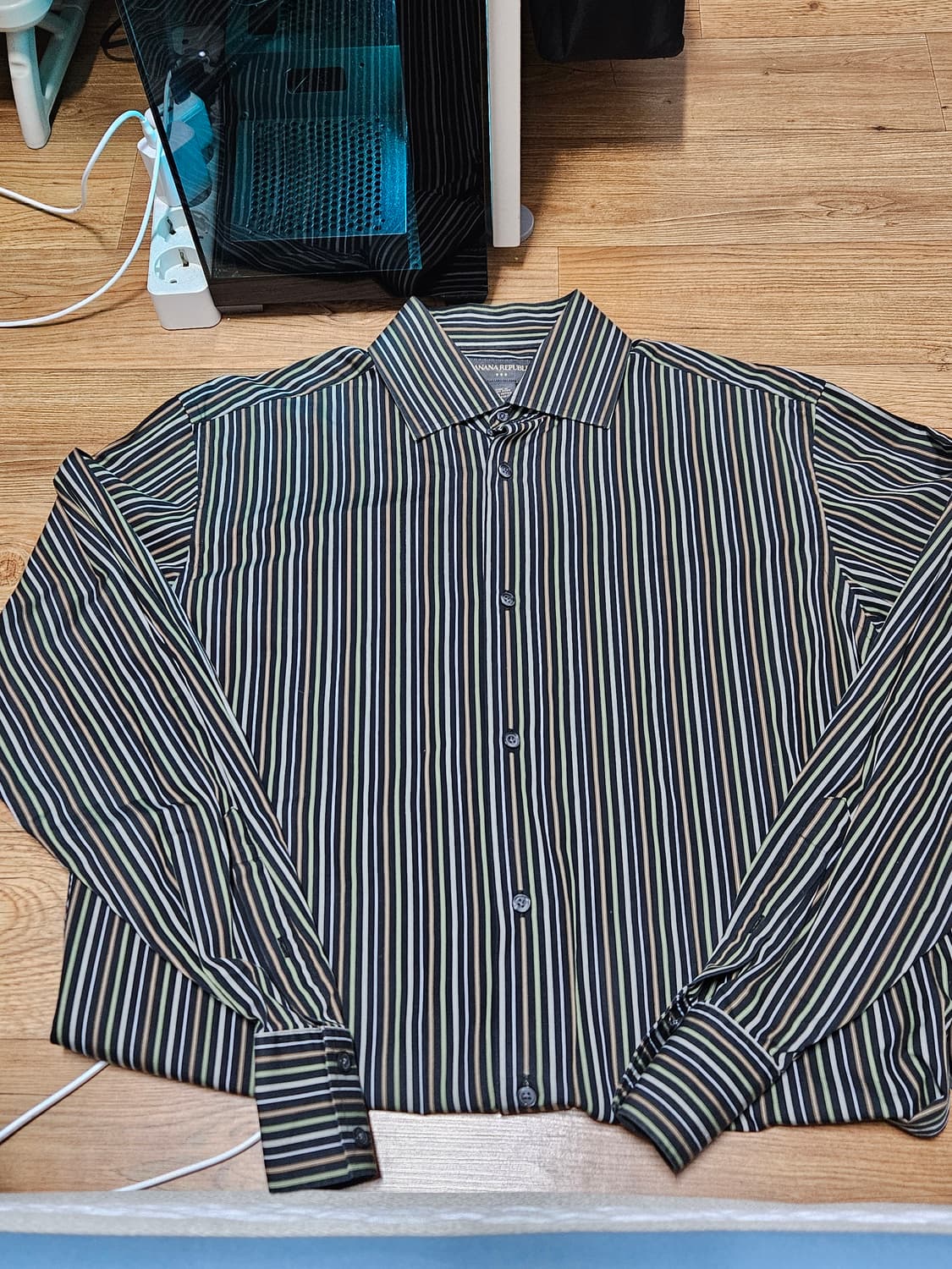 바나나 리퍼블릭 스트라이프 셔츠. 상품이미지1
