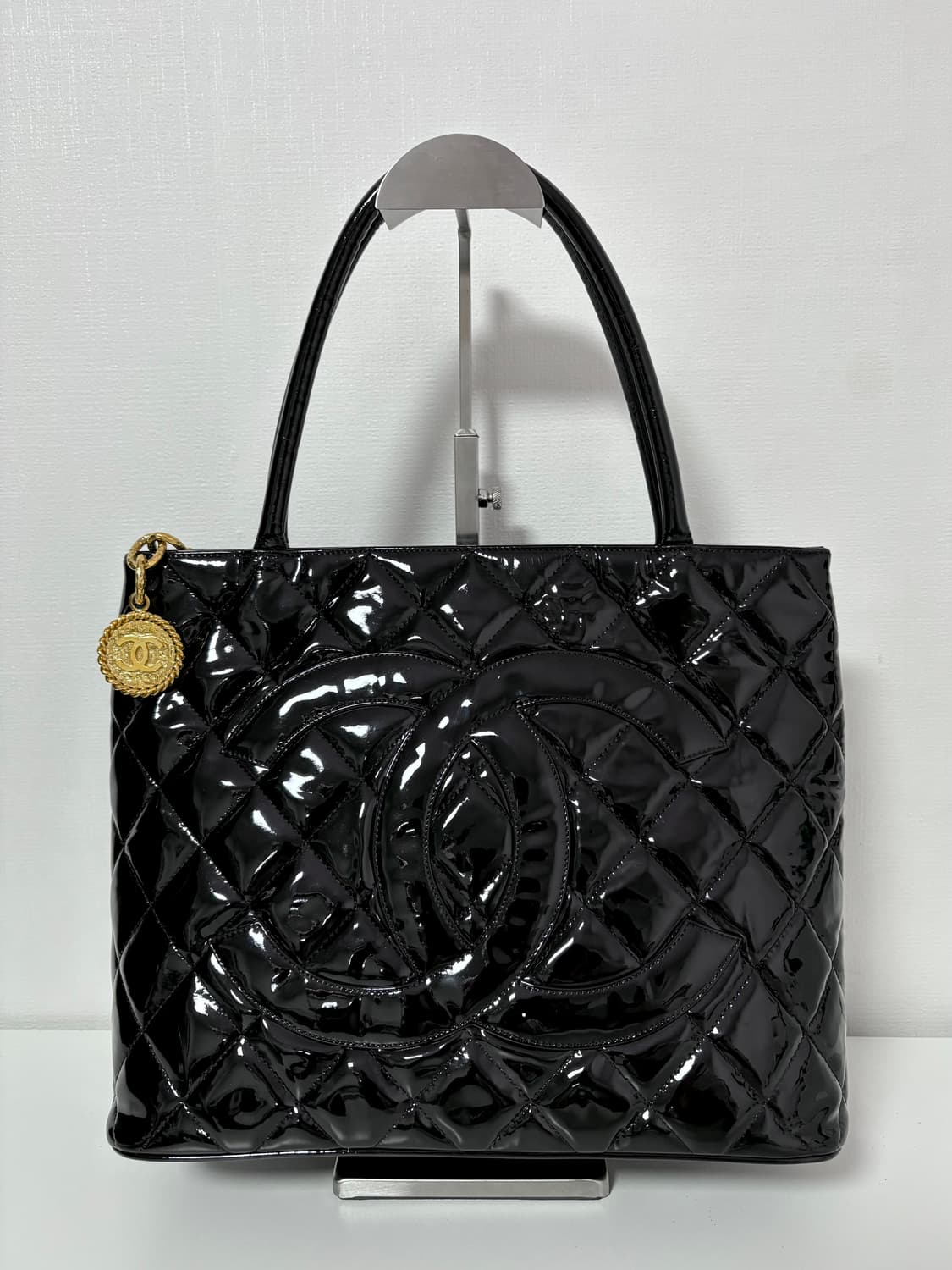 샤넬 메달리온 코인백 페이던트 상품이미지1