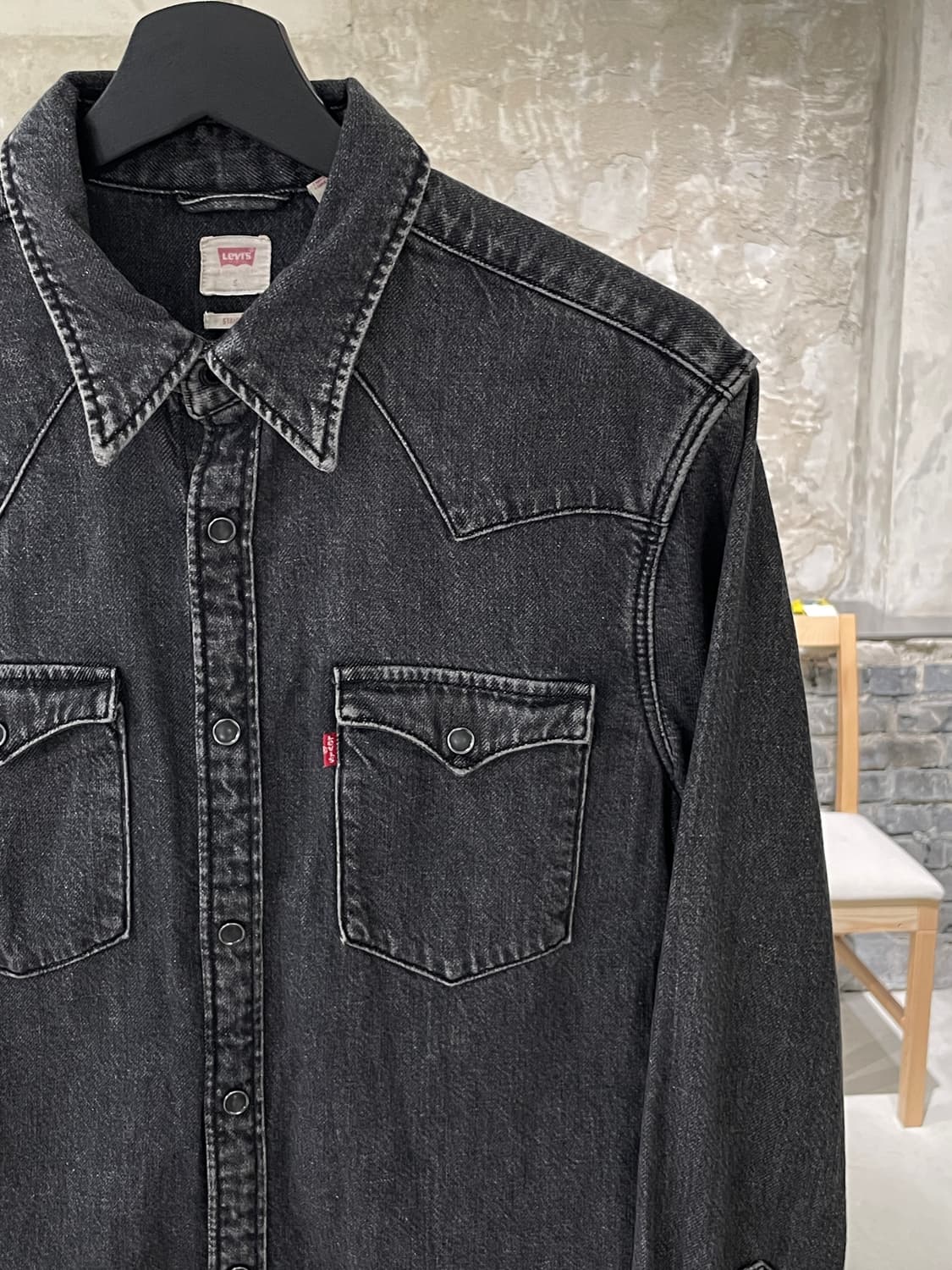 리바이스 레드탭 흑청 스탠다드 웨스턴 데님 셔츠 상품이미지3