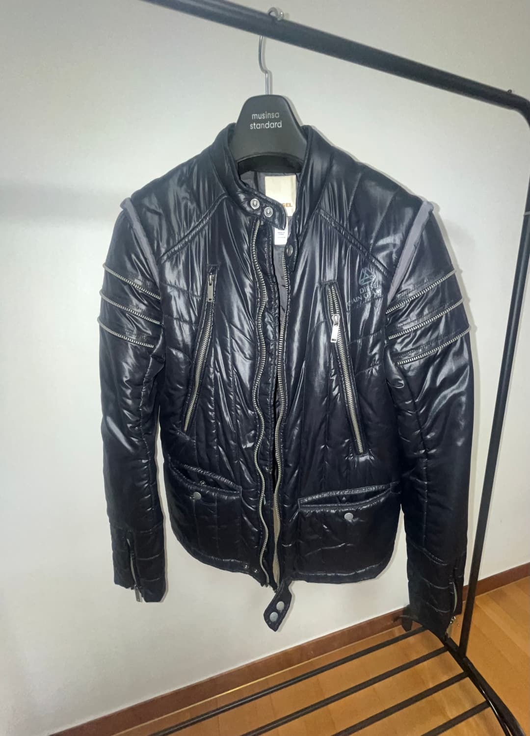 DIESEL 지퍼 디테일 라이더 경량 패딩 상품이미지4