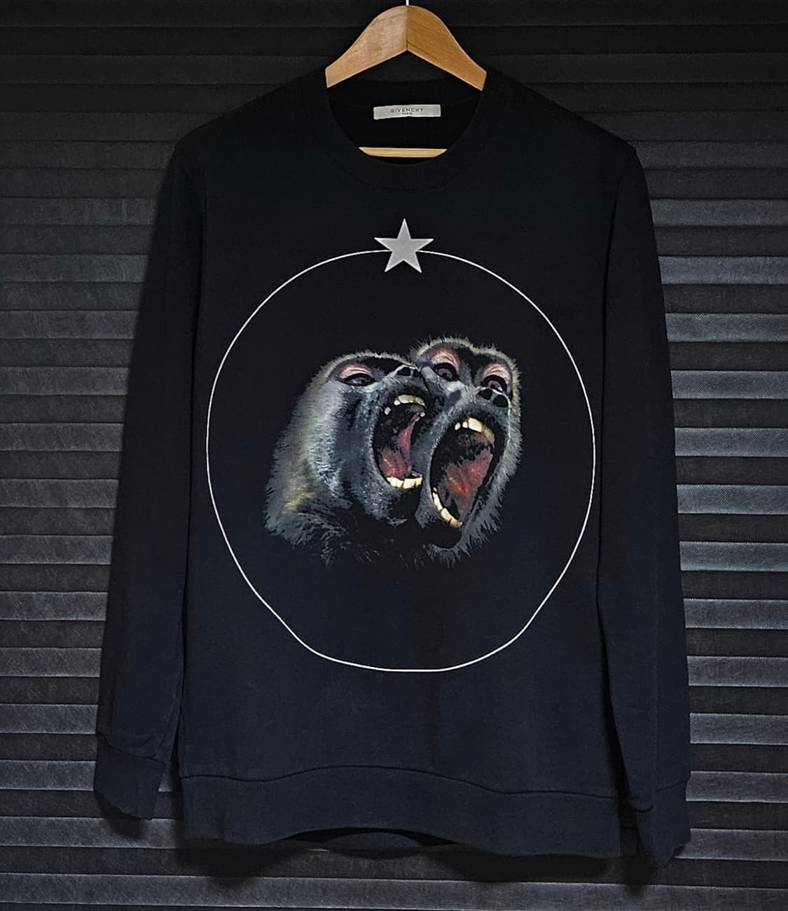 M 105 지방시 리카르도 티시 몽키 맨투맨 기모 블랙 정품 상품이미지1