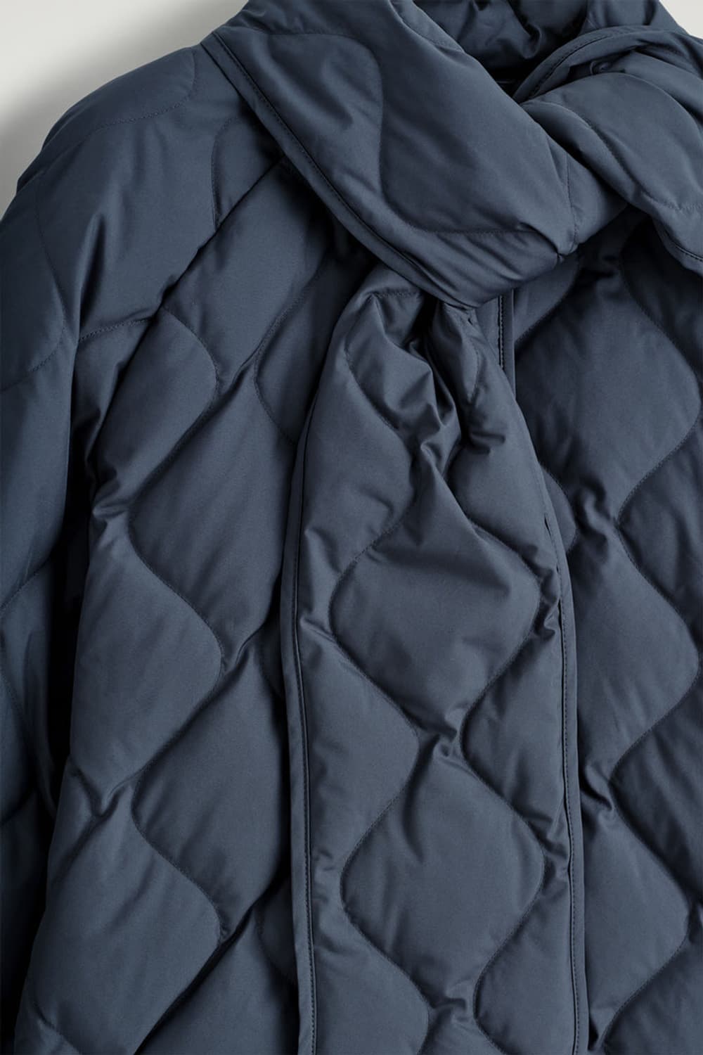 COS 스카프 디테일 퀼티드 라이너 재킷 / 퀼팅자켓 상품이미지5