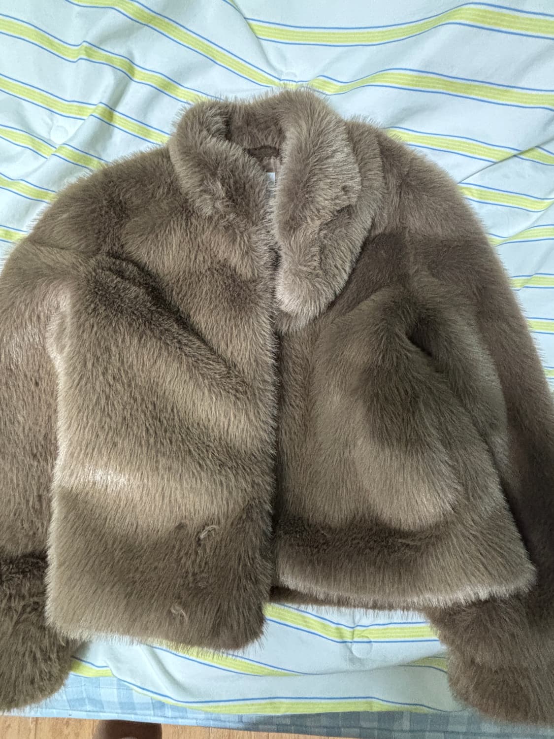 에잇세컨즈 퍼자켓 상품이미지1