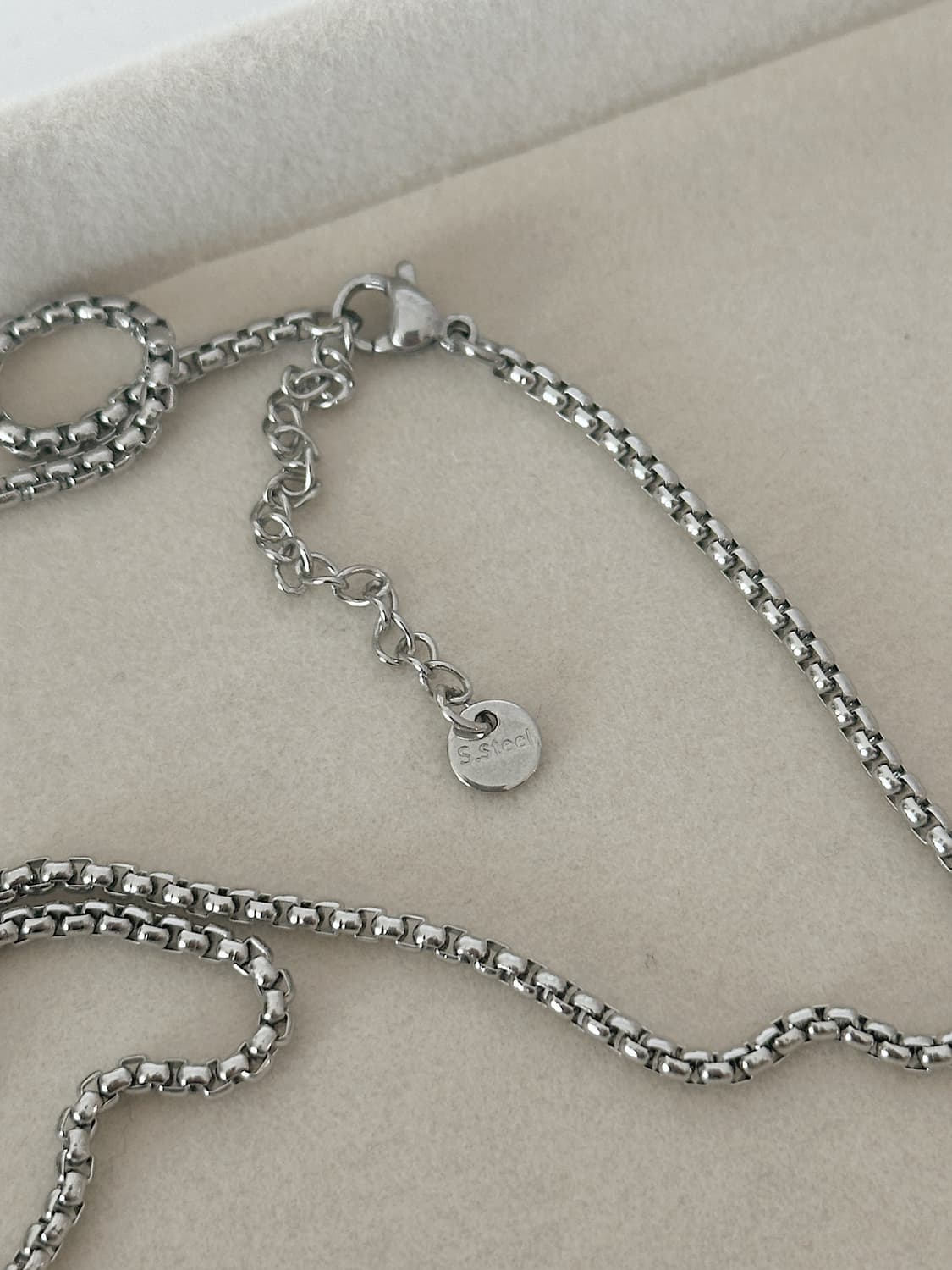 프라다 삼각로고 남자 롱체인 목걸이 (실버블랙) 상품이미지2