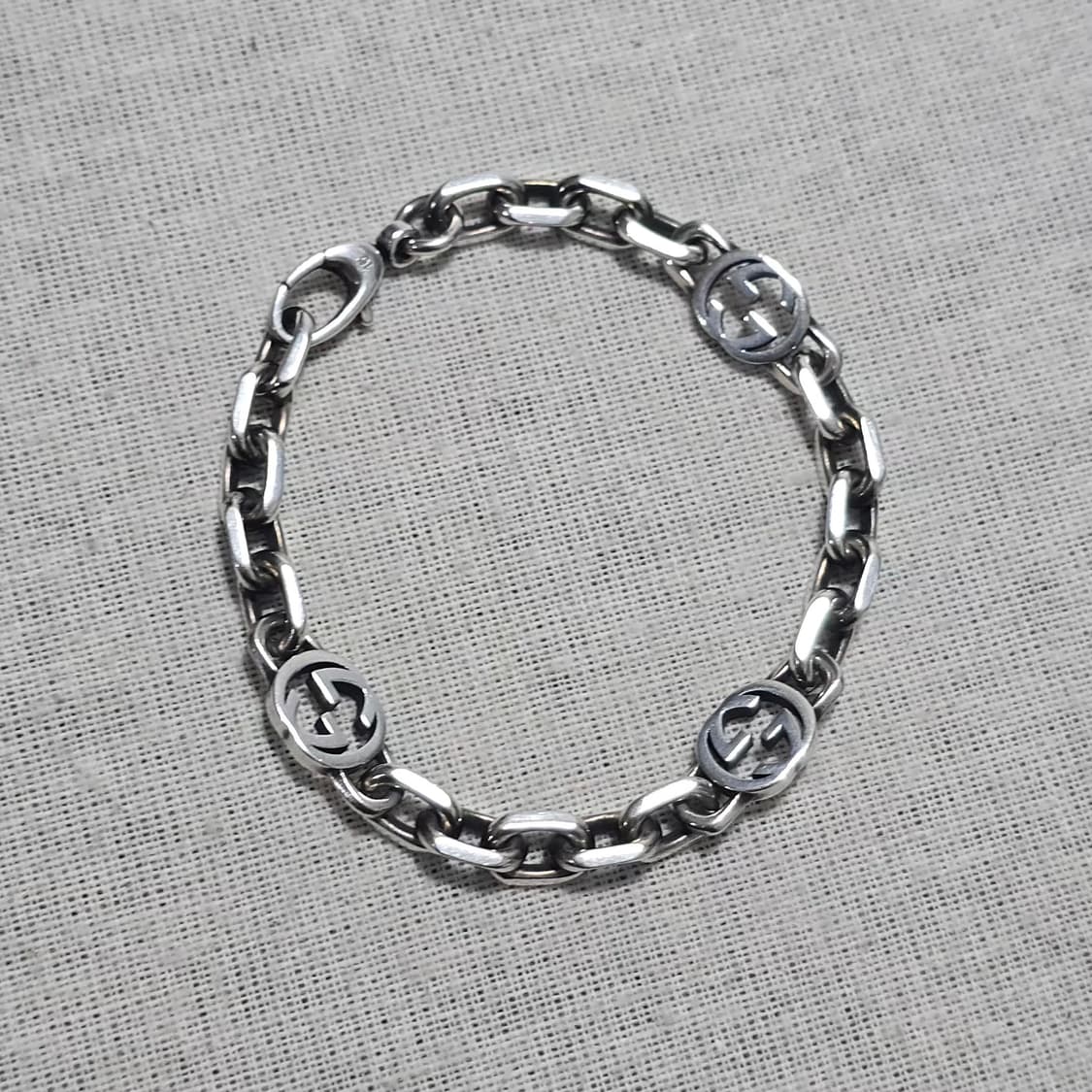 구찌 인터로킹 G 디테일 실버 팔찌 상품이미지2