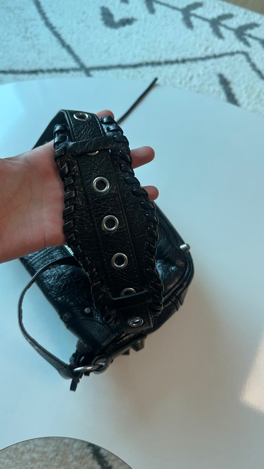 발렌시아가 르카골 xs플랩백 블랙 상품이미지5